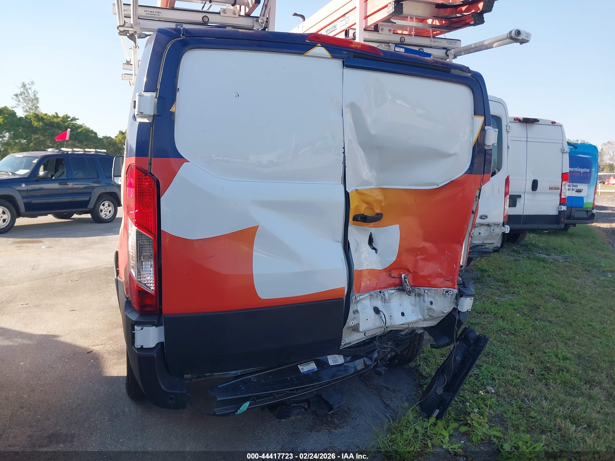 FORD TRANSIT-250 image 6