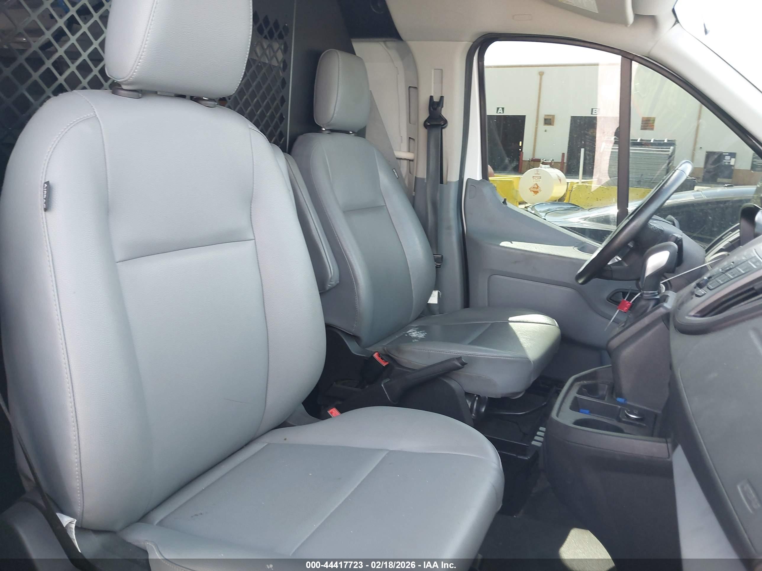 FORD TRANSIT-250 image 8