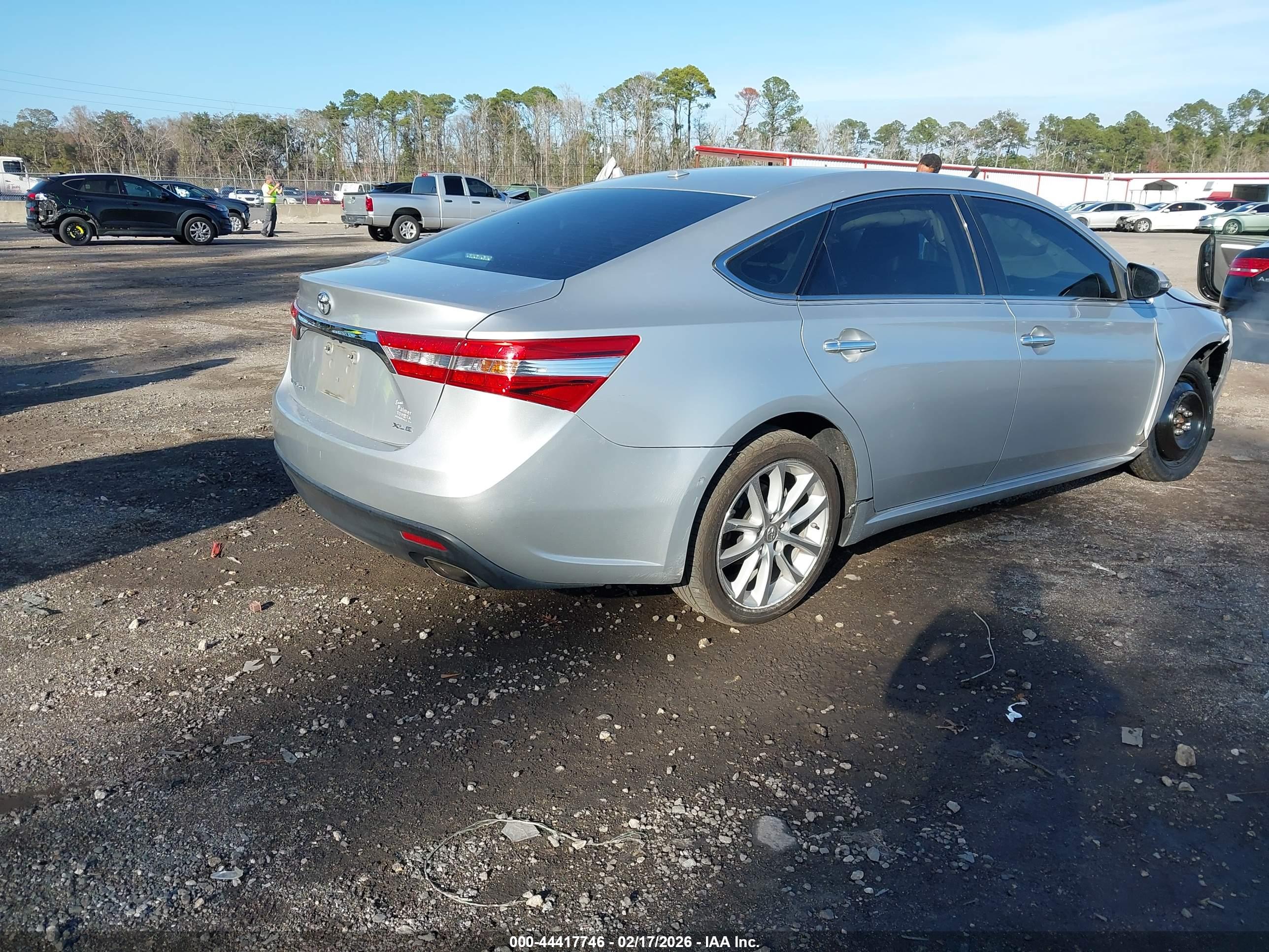 TOYOTA AVALON image 4