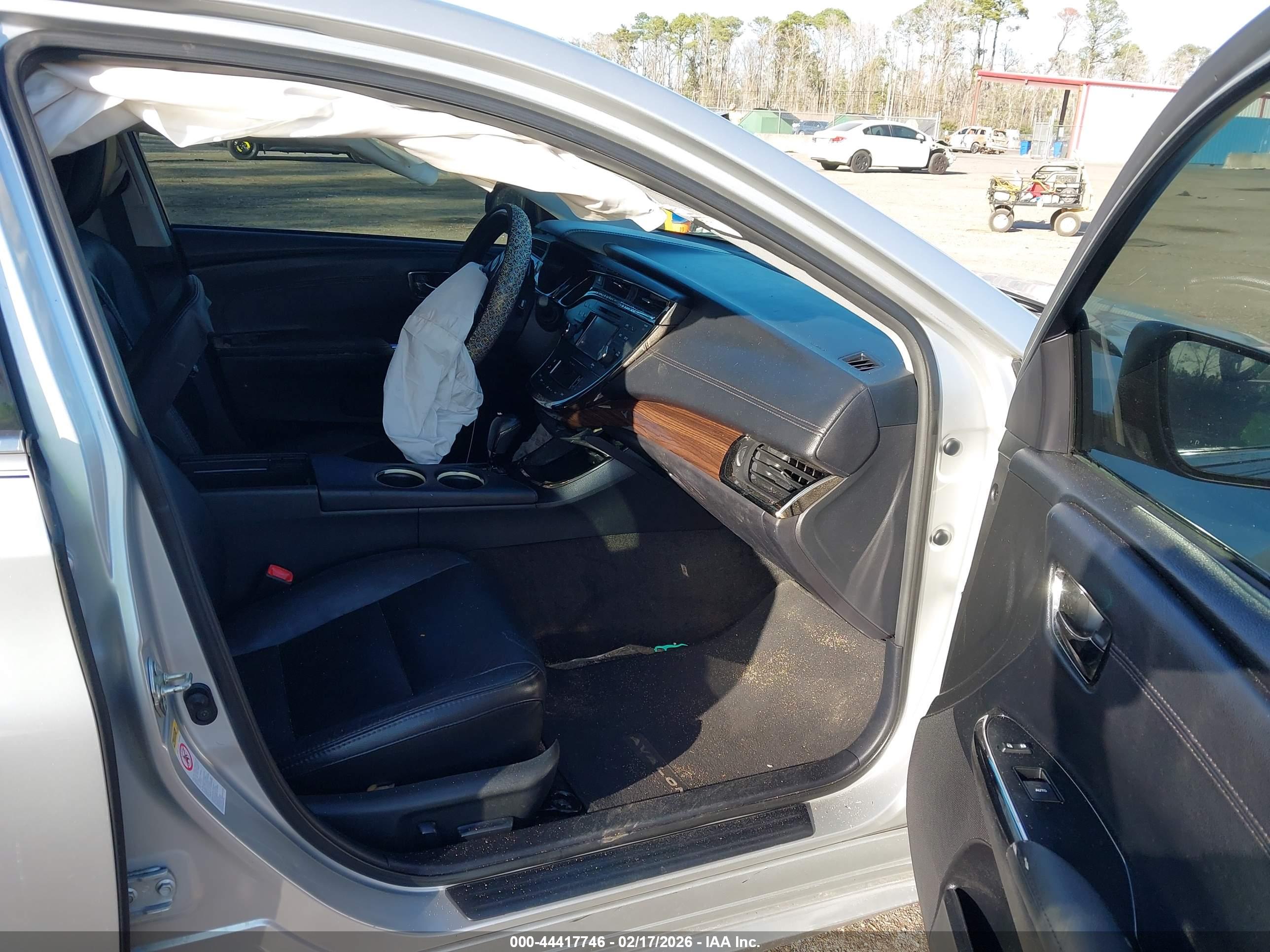 TOYOTA AVALON image 5
