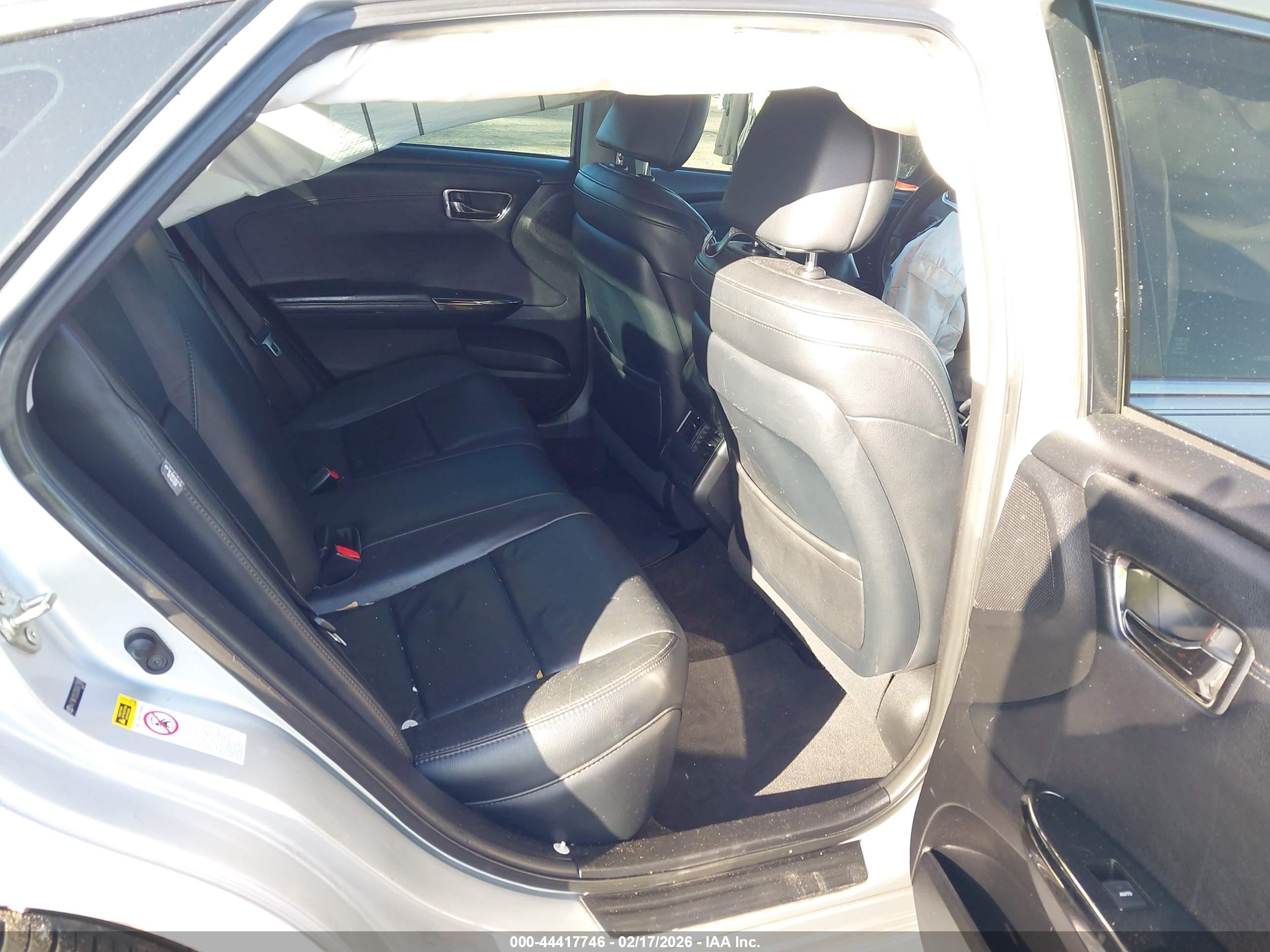 TOYOTA AVALON image 8