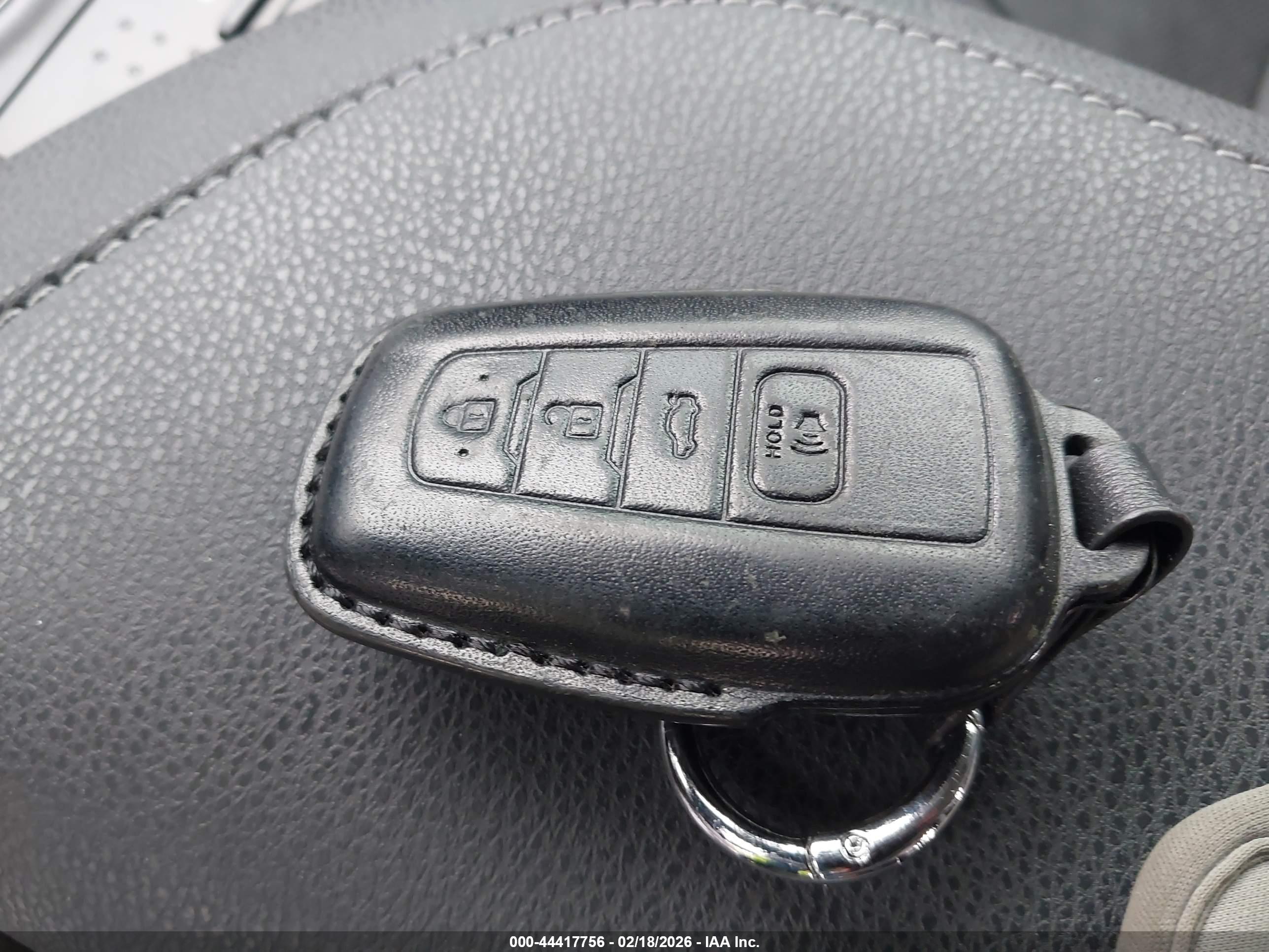 TOYOTA CAMRY image 11