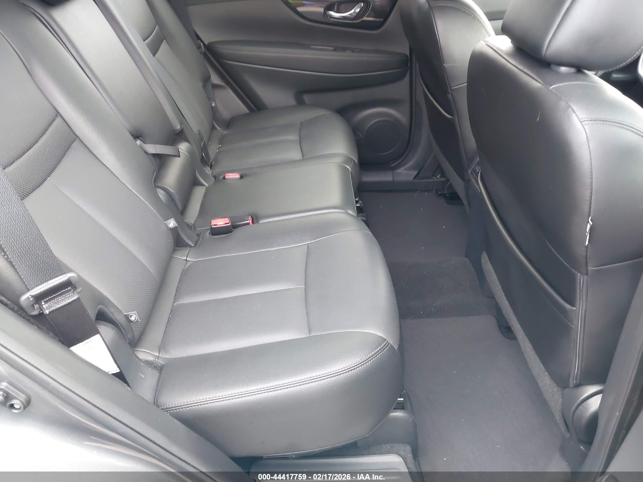 NISSAN ROGUE image 8