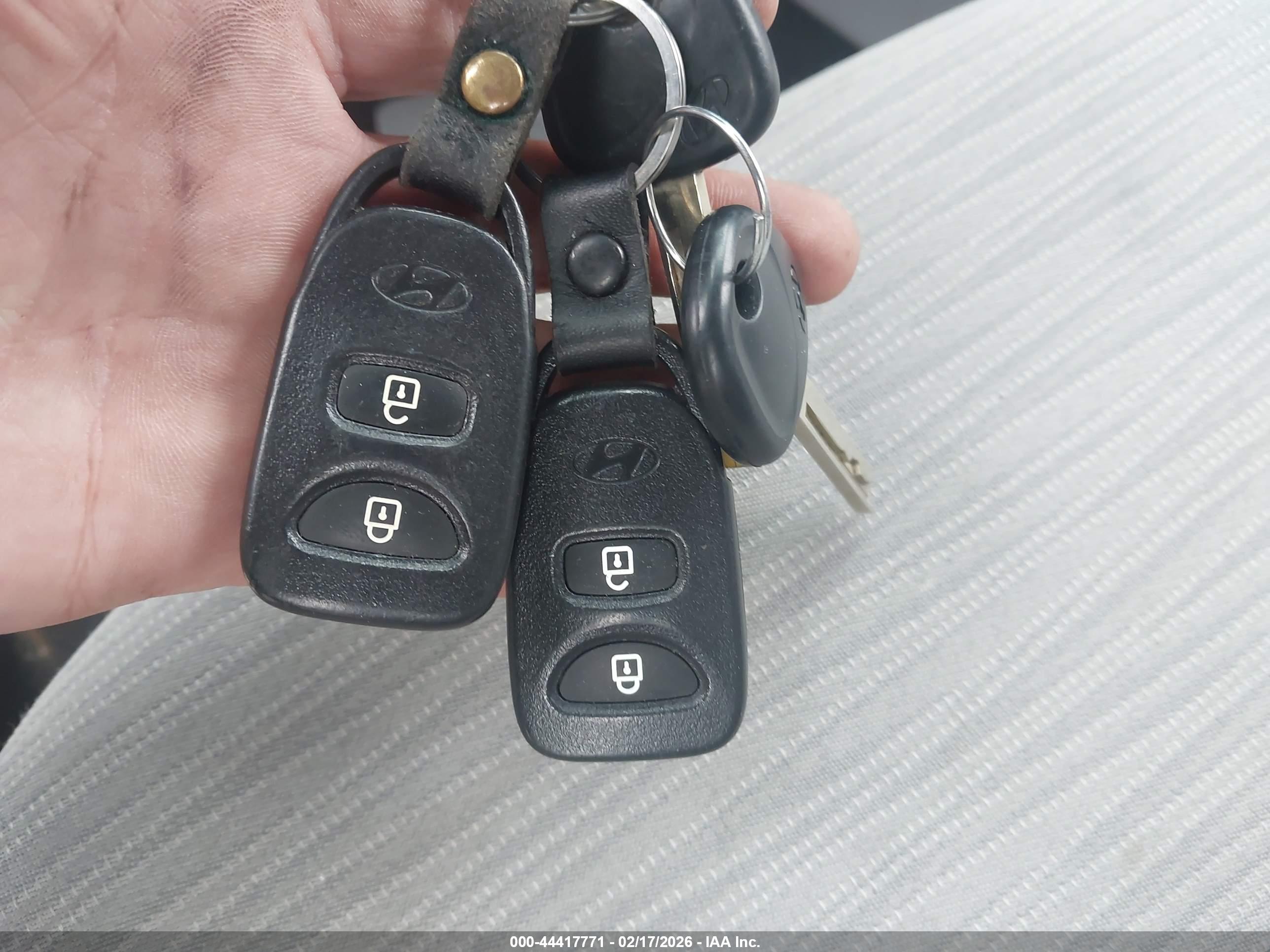 HYUNDAI ACCENT image 11