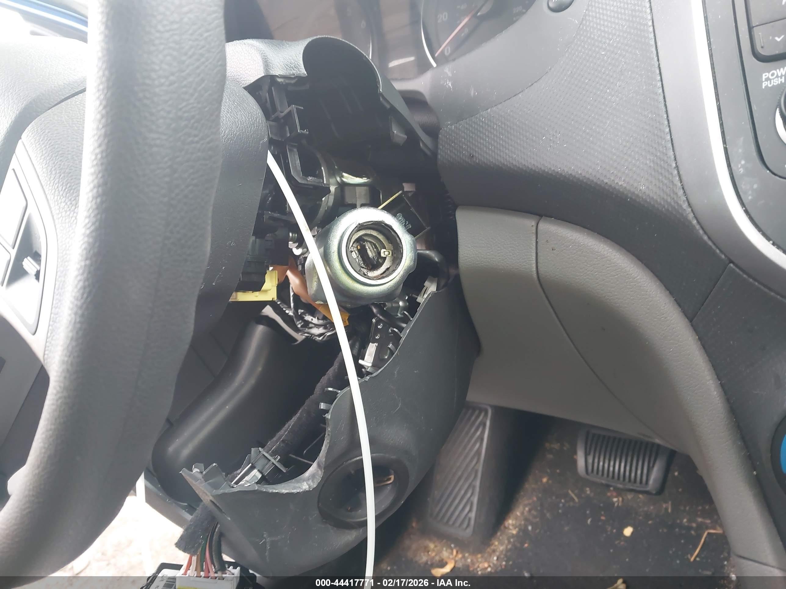 HYUNDAI ACCENT image 6