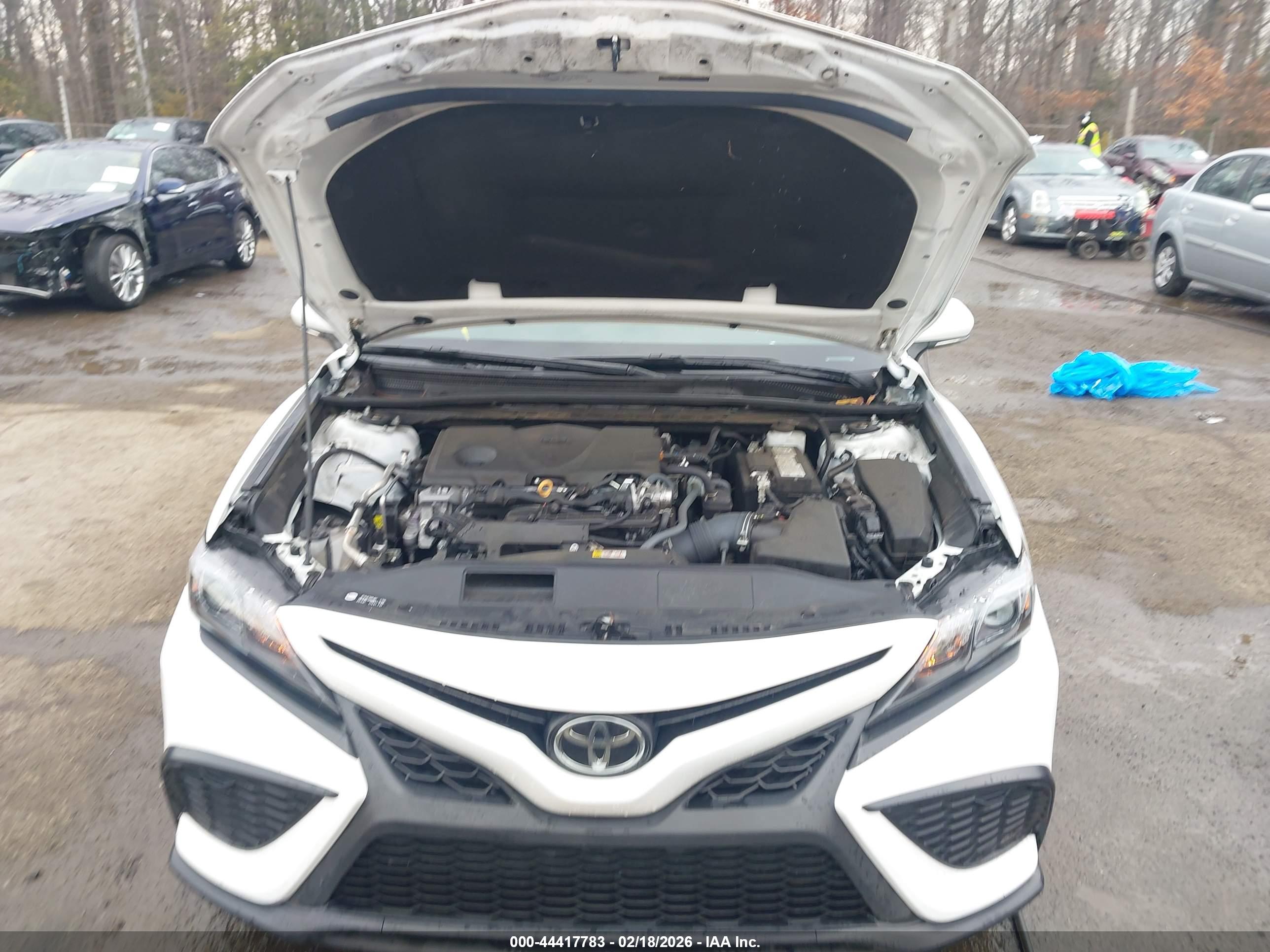 TOYOTA CAMRY image 10