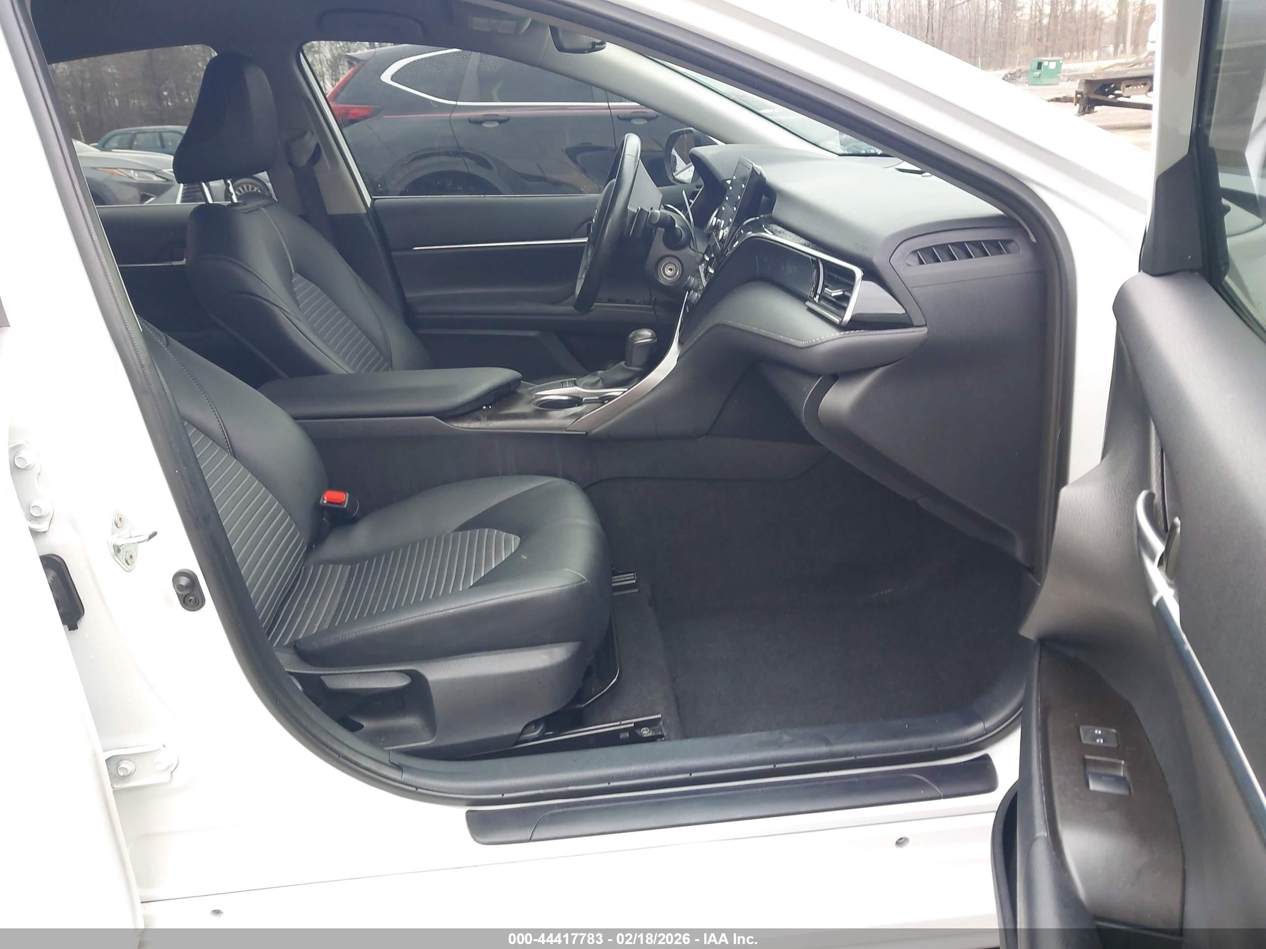 TOYOTA CAMRY image 5