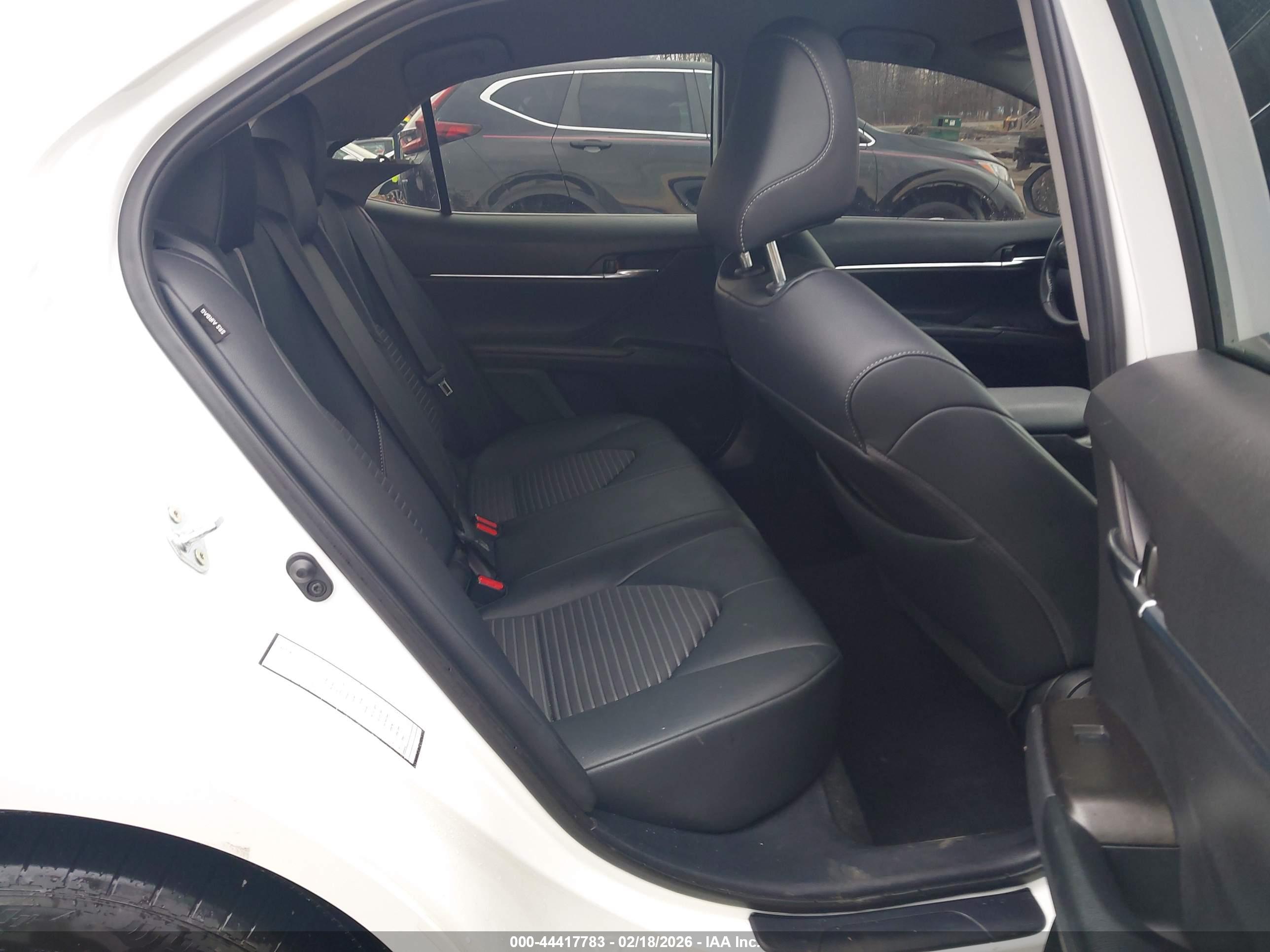 TOYOTA CAMRY image 8