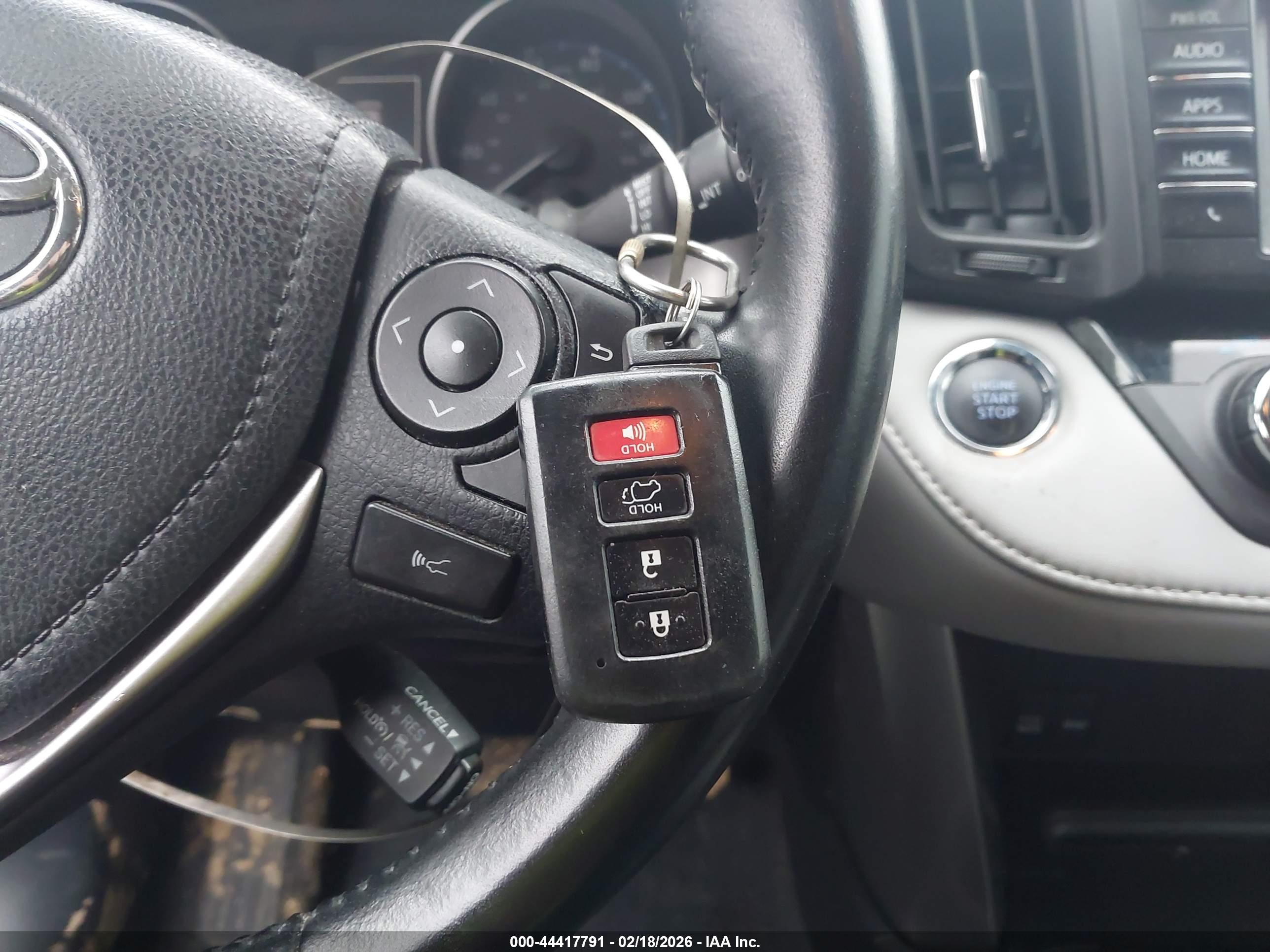TOYOTA RAV4 image 11