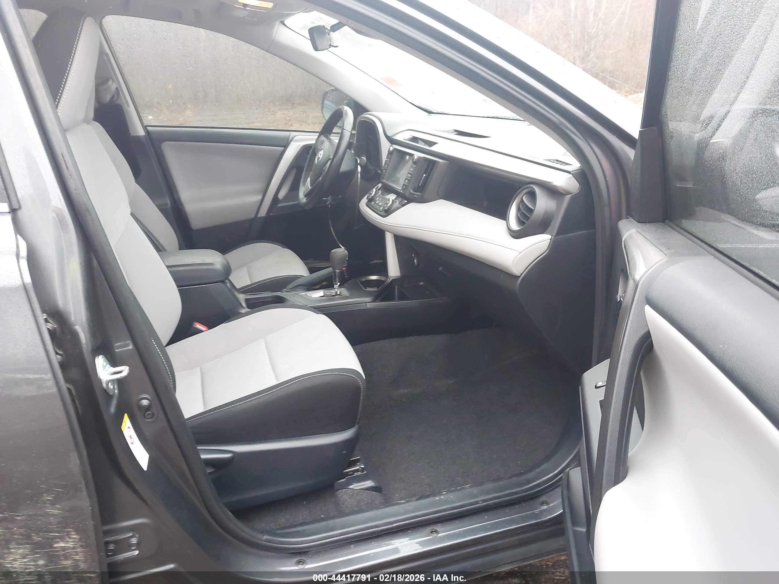 TOYOTA RAV4 image 5