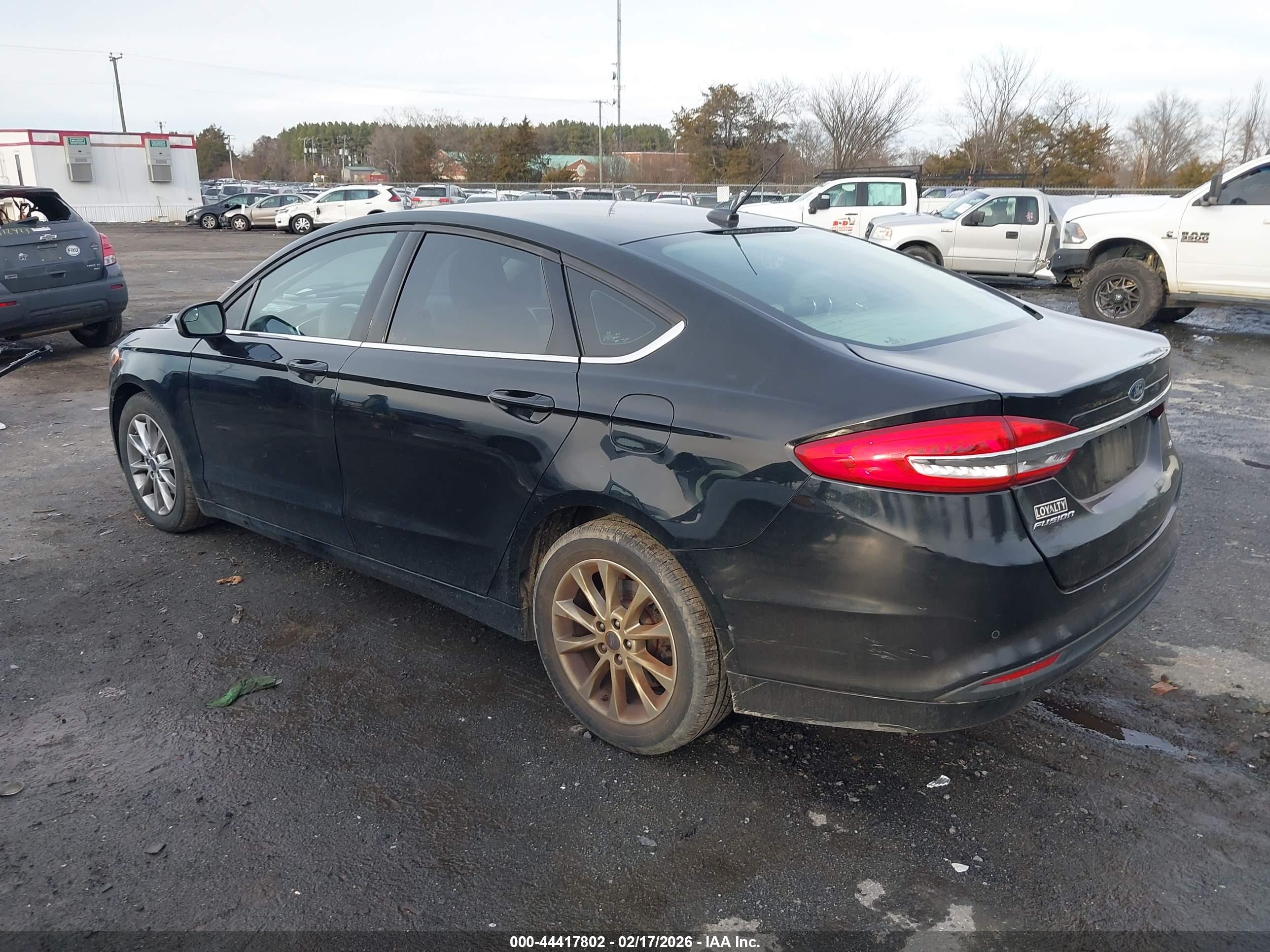 FORD FUSION image 3