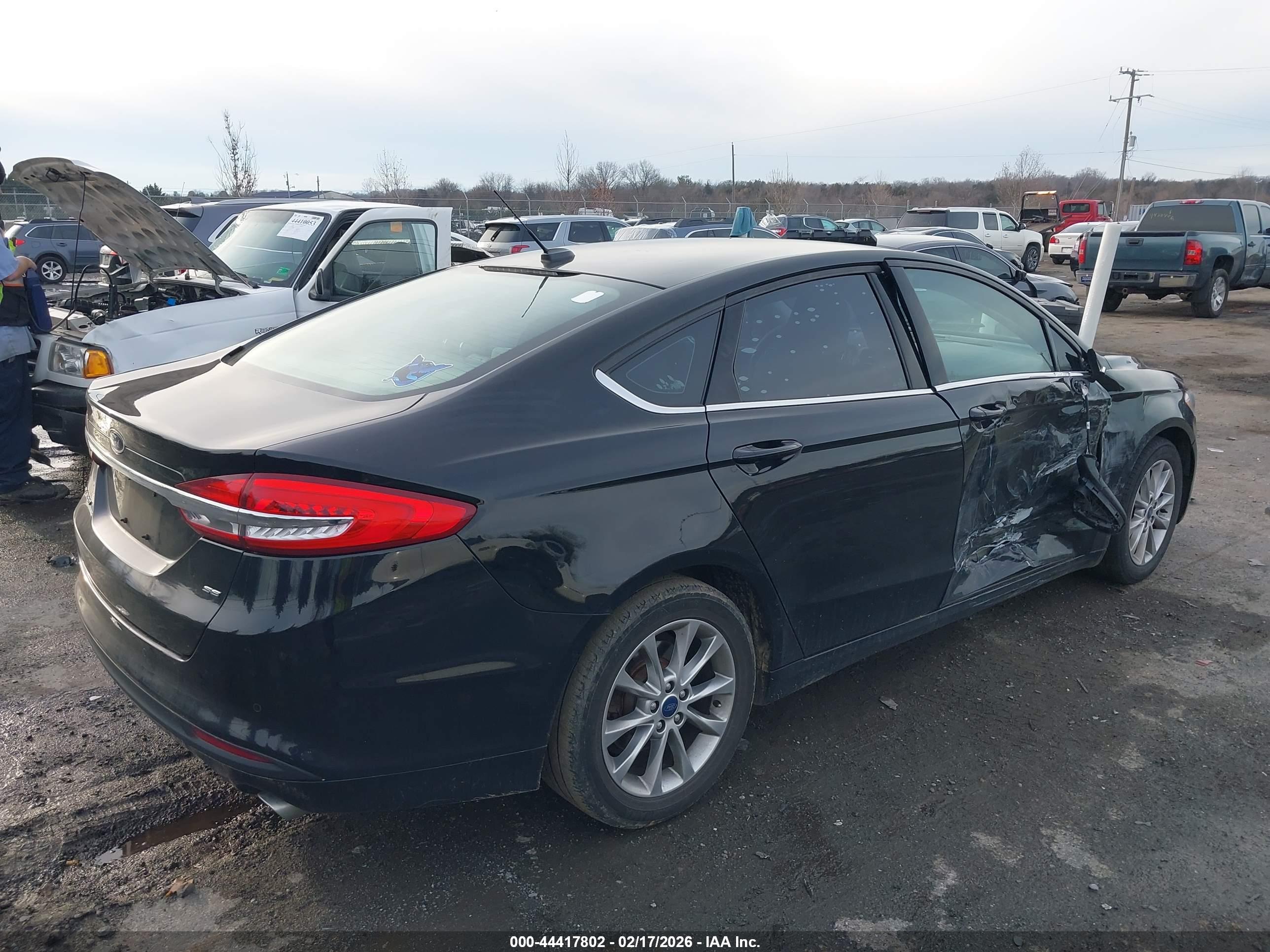 FORD FUSION image 4