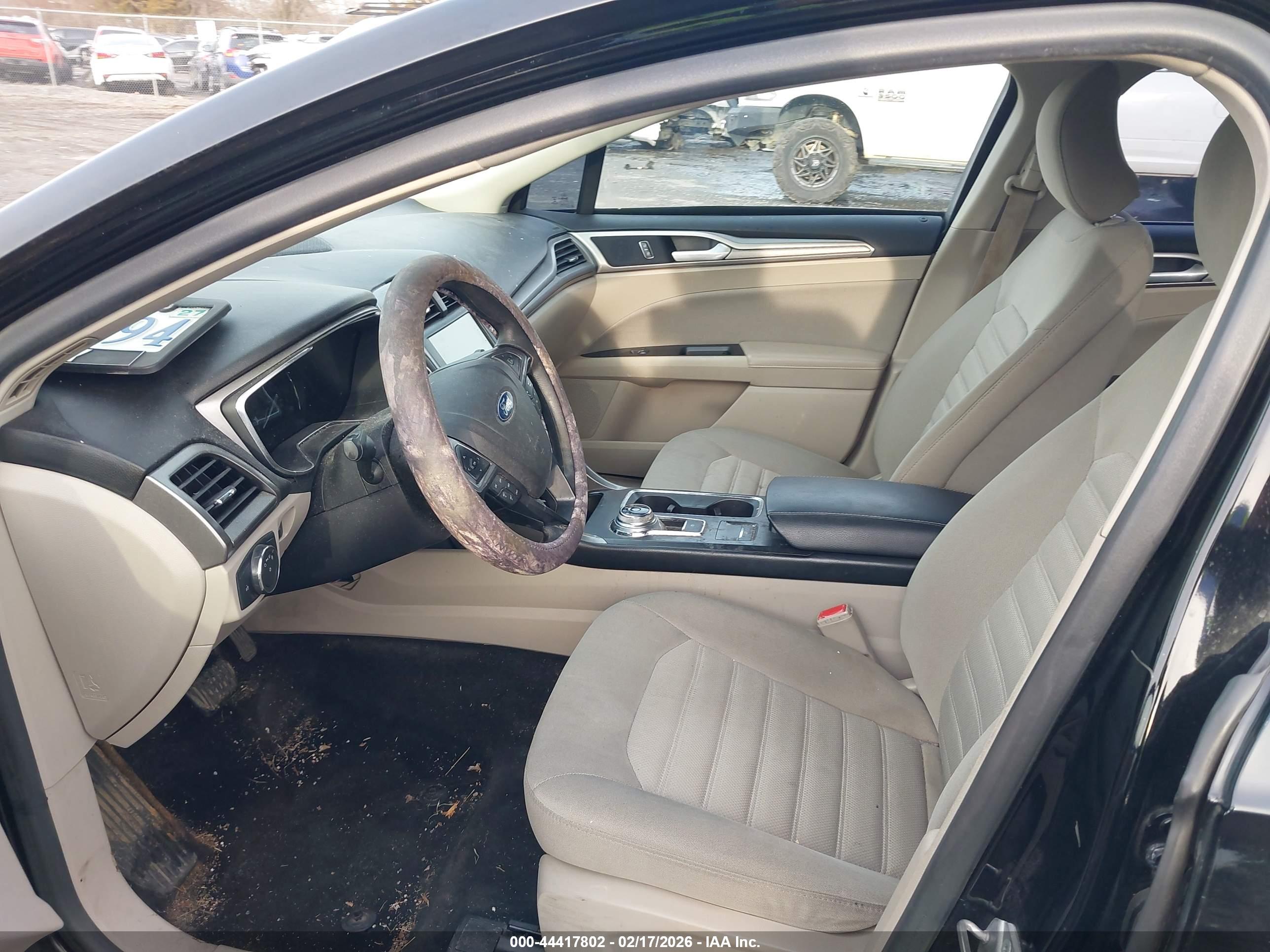 FORD FUSION image 5
