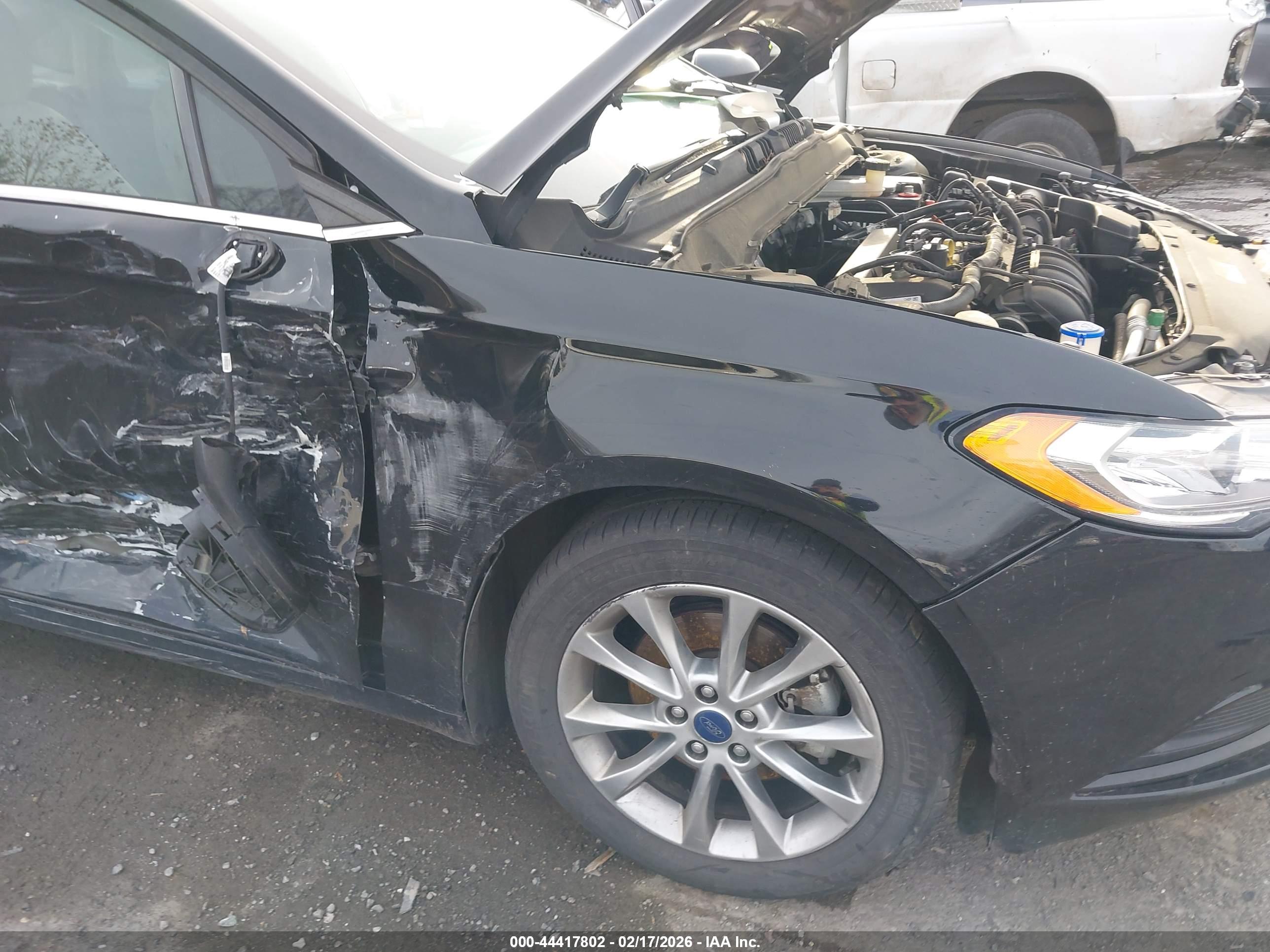 FORD FUSION image 6