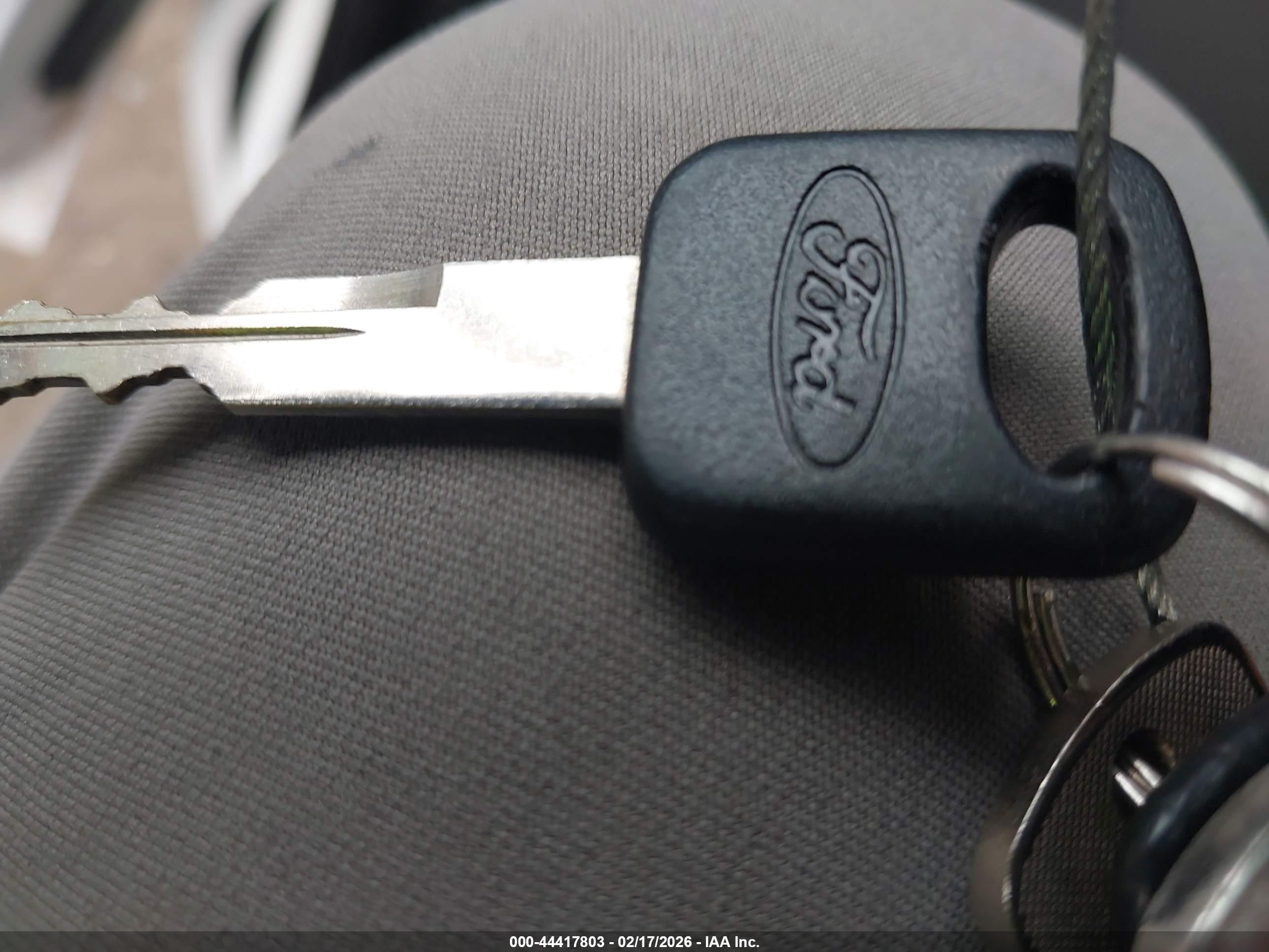 FORD E-250 image 11