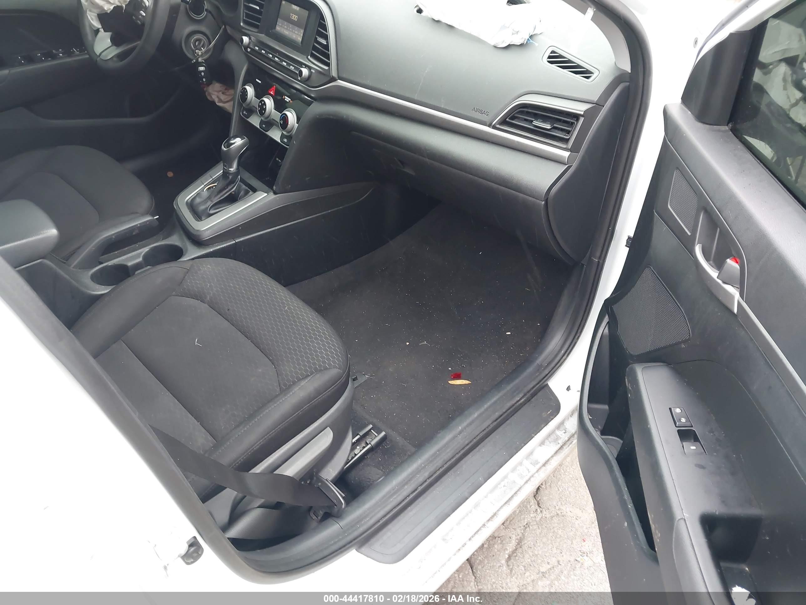 HYUNDAI ELANTRA image 5