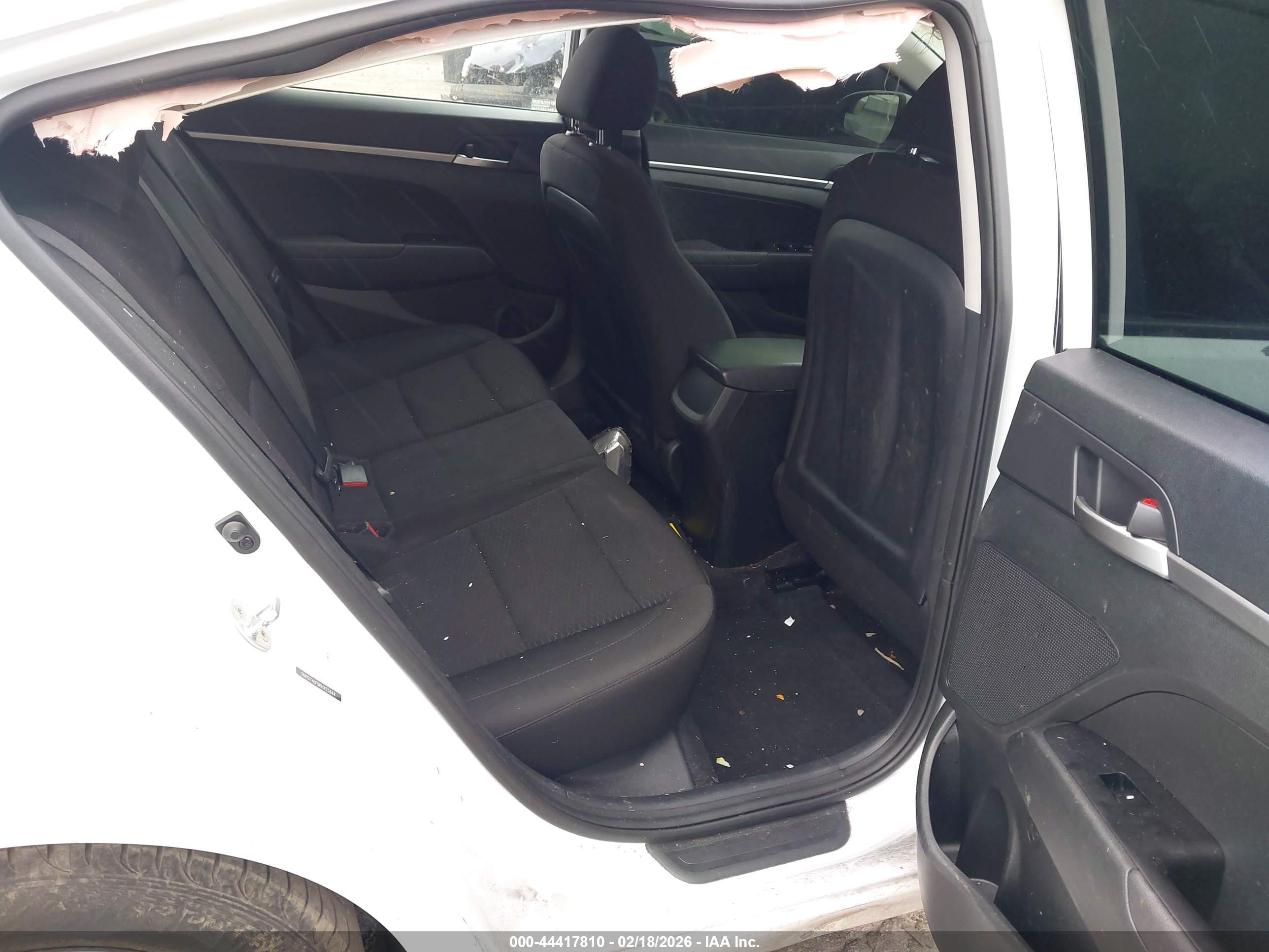 HYUNDAI ELANTRA image 8