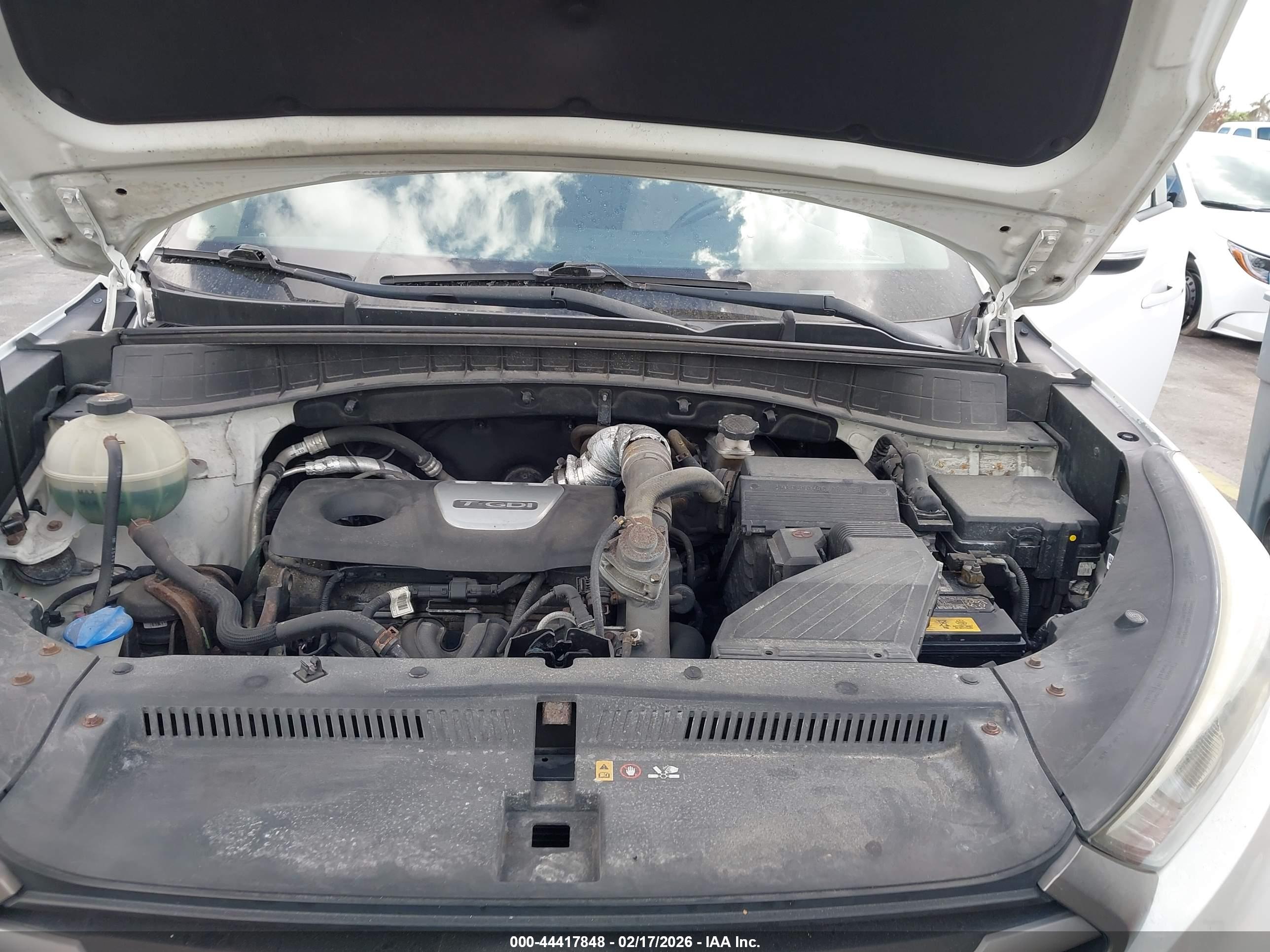 HYUNDAI TUCSON image 10