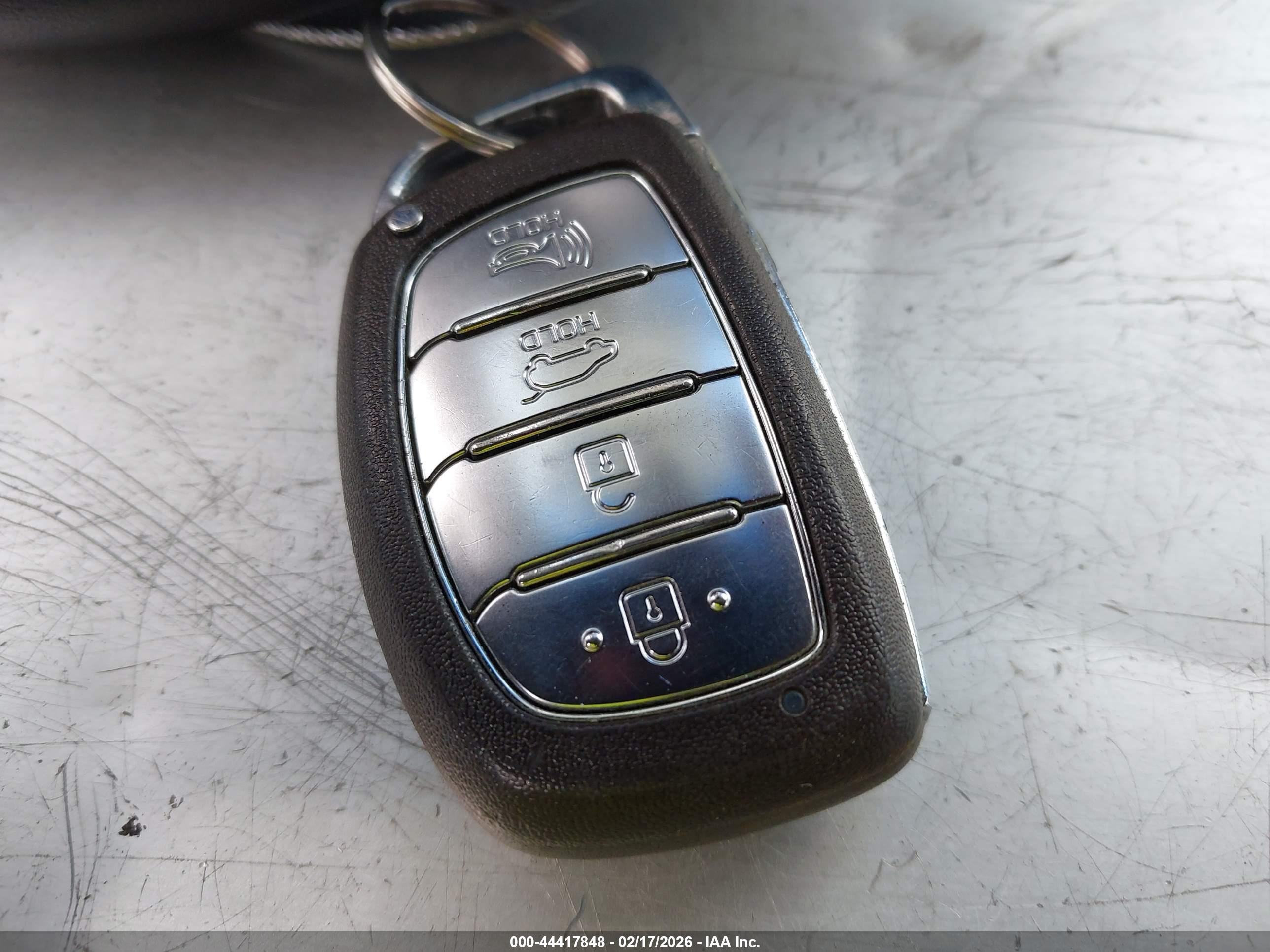 HYUNDAI TUCSON image 11