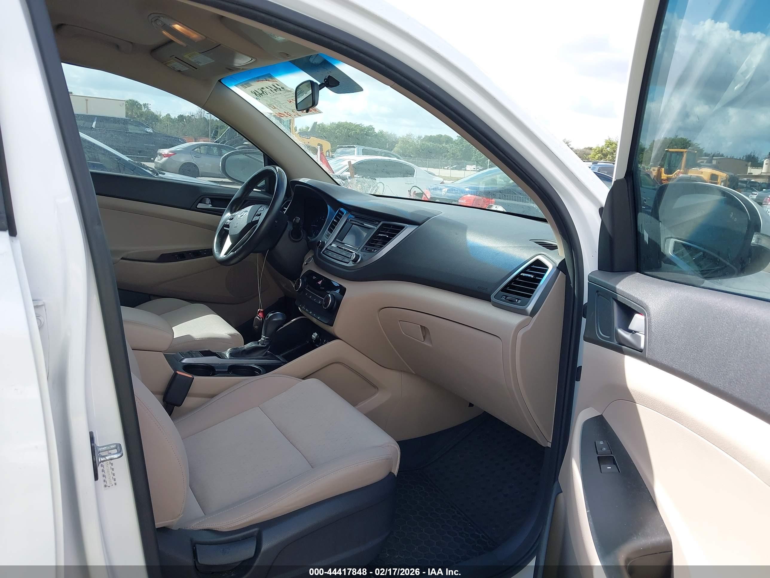 HYUNDAI TUCSON image 5