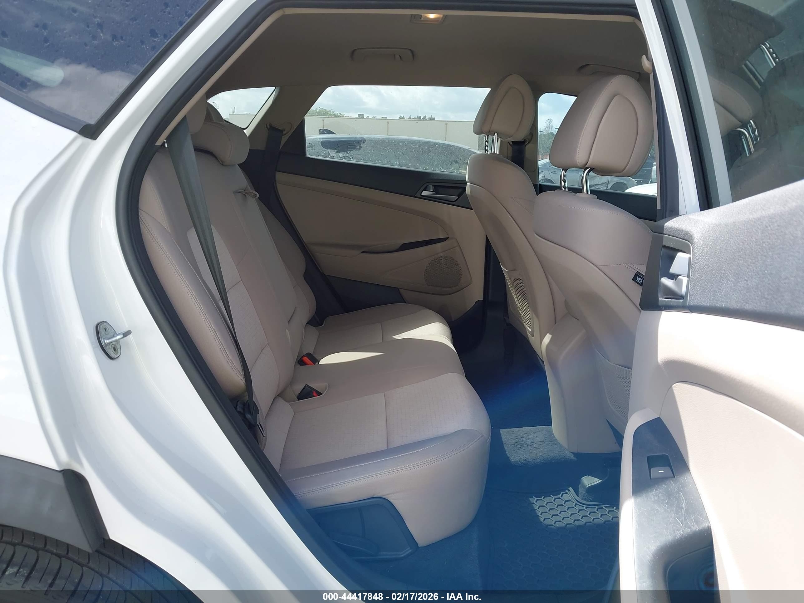 HYUNDAI TUCSON image 8