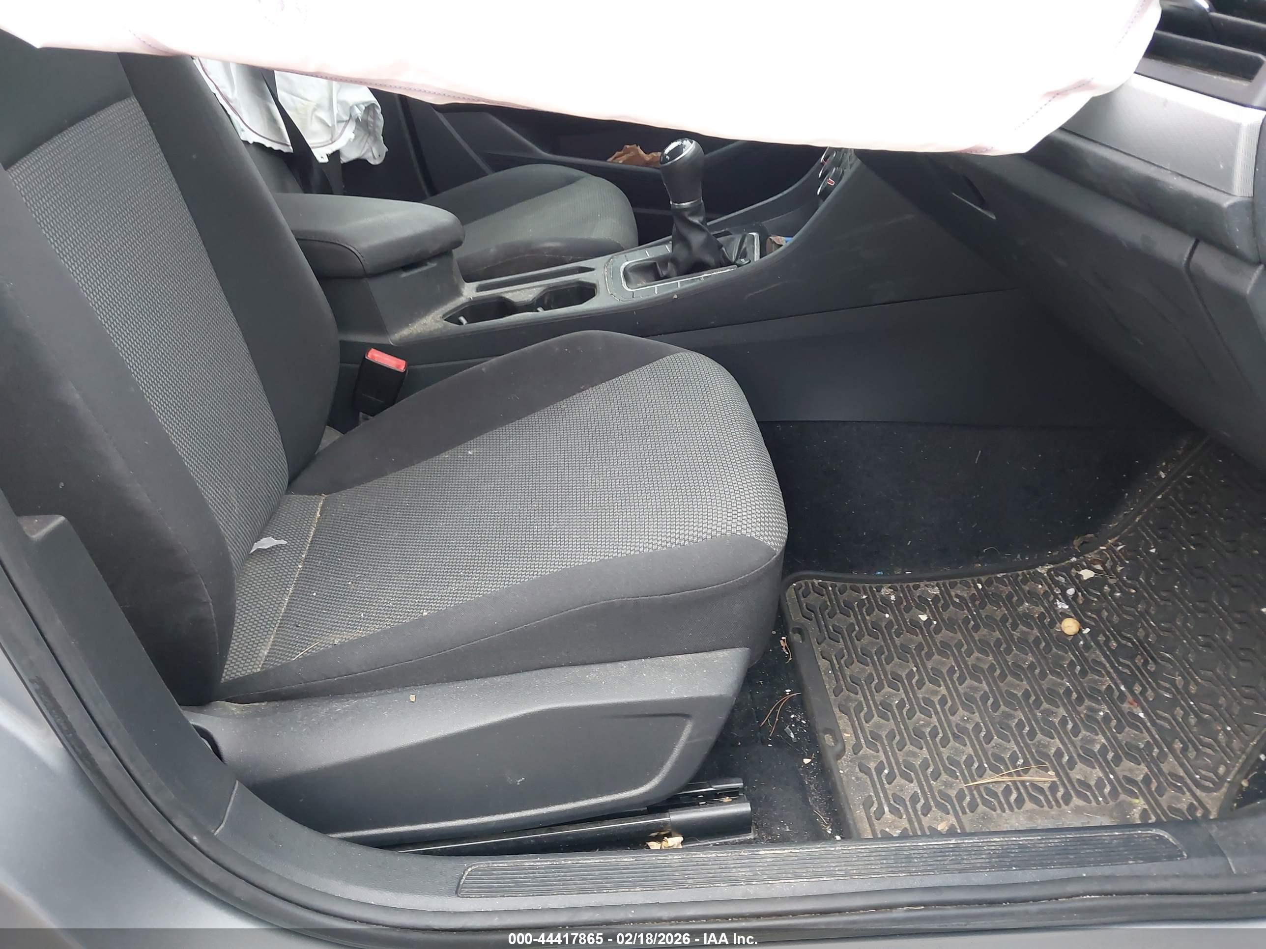 VOLKSWAGEN JETTA image 5