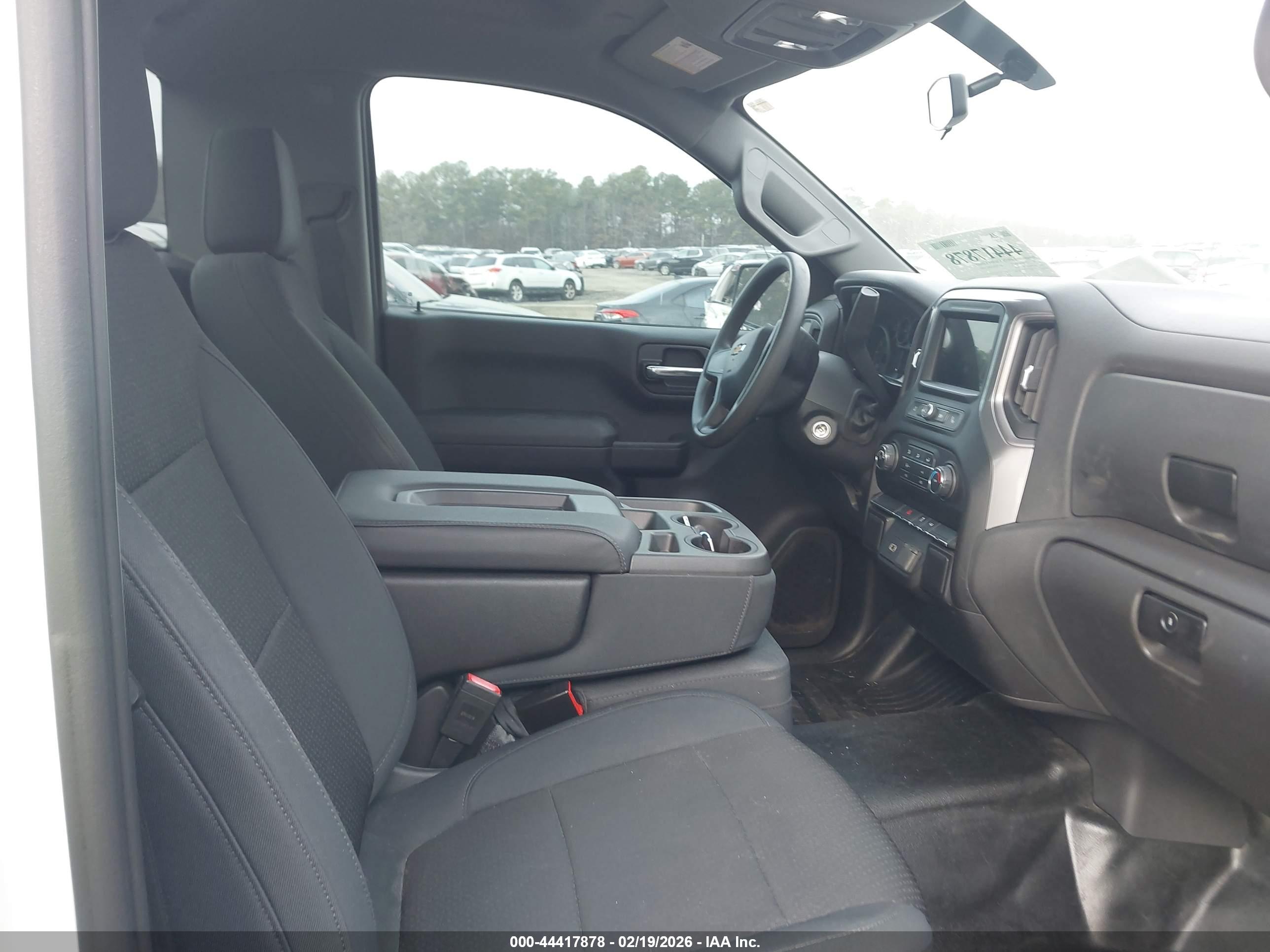 CHEVROLET SILVERADO image 8