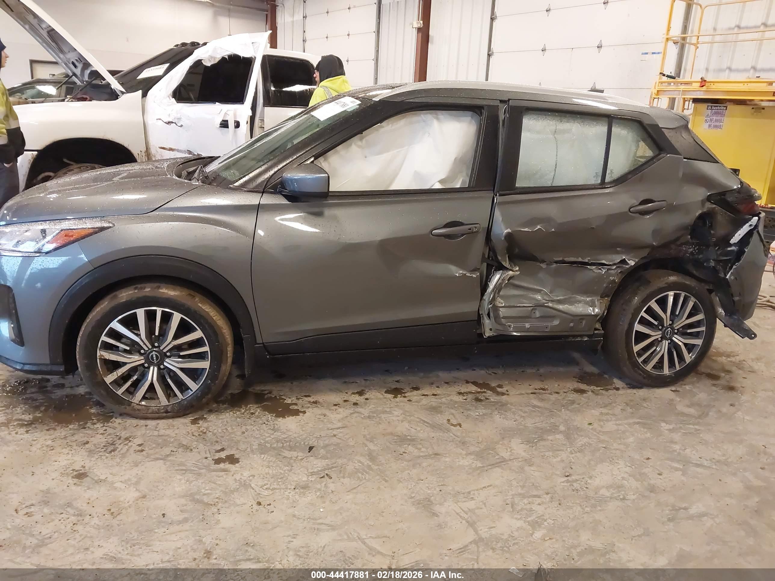 NISSAN KICKS image 6