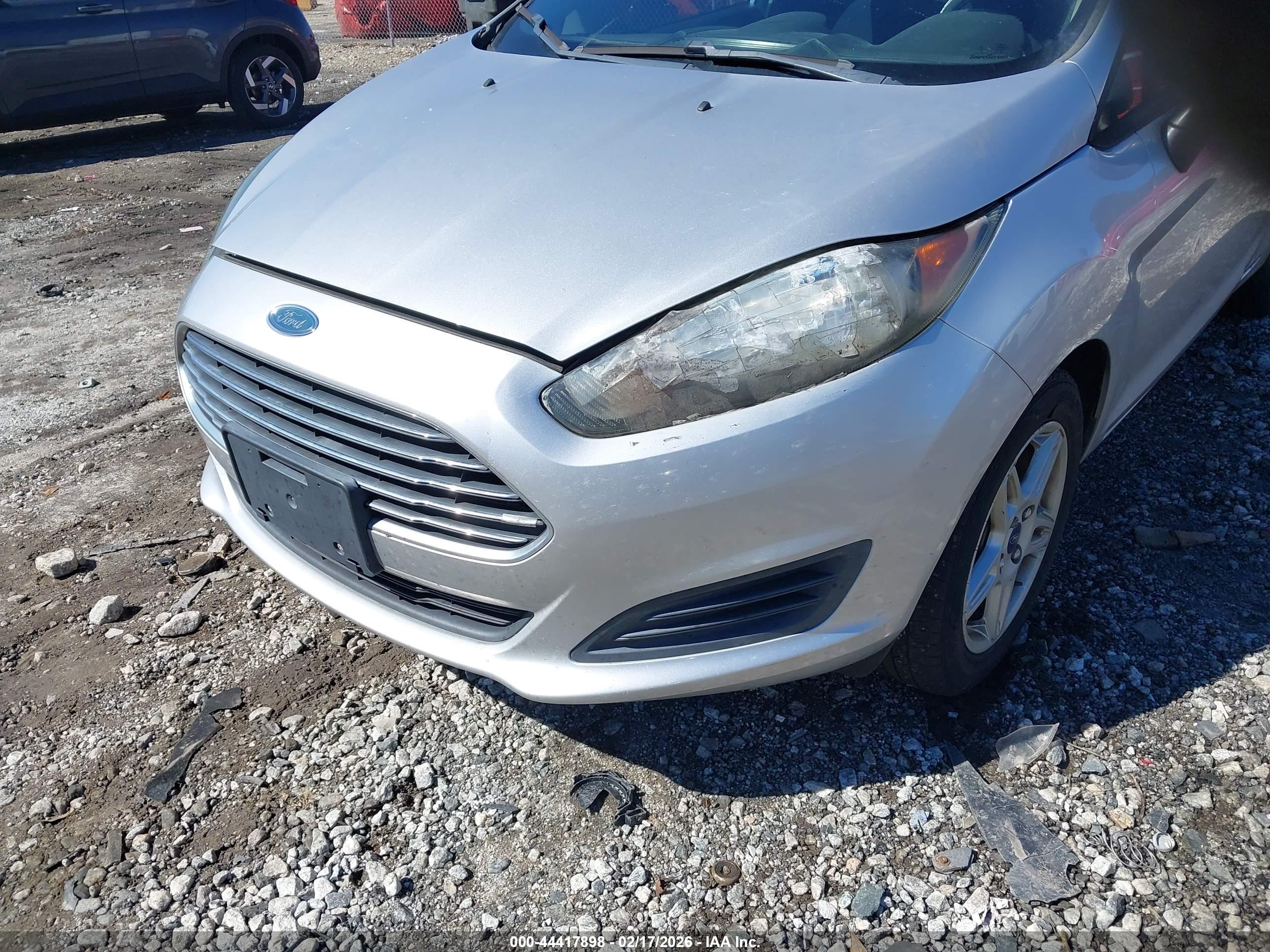 FORD FIESTA image 6