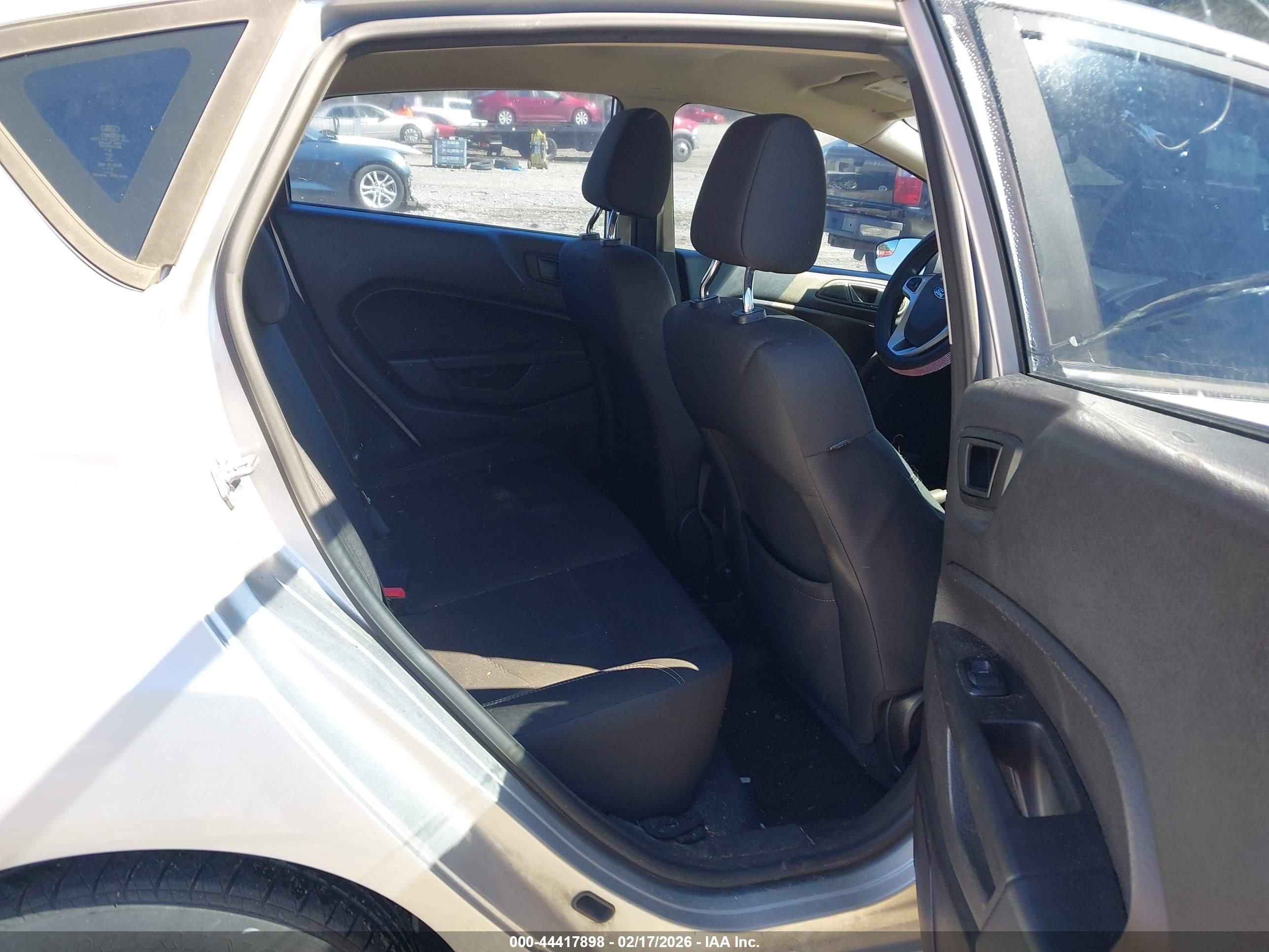 FORD FIESTA image 8