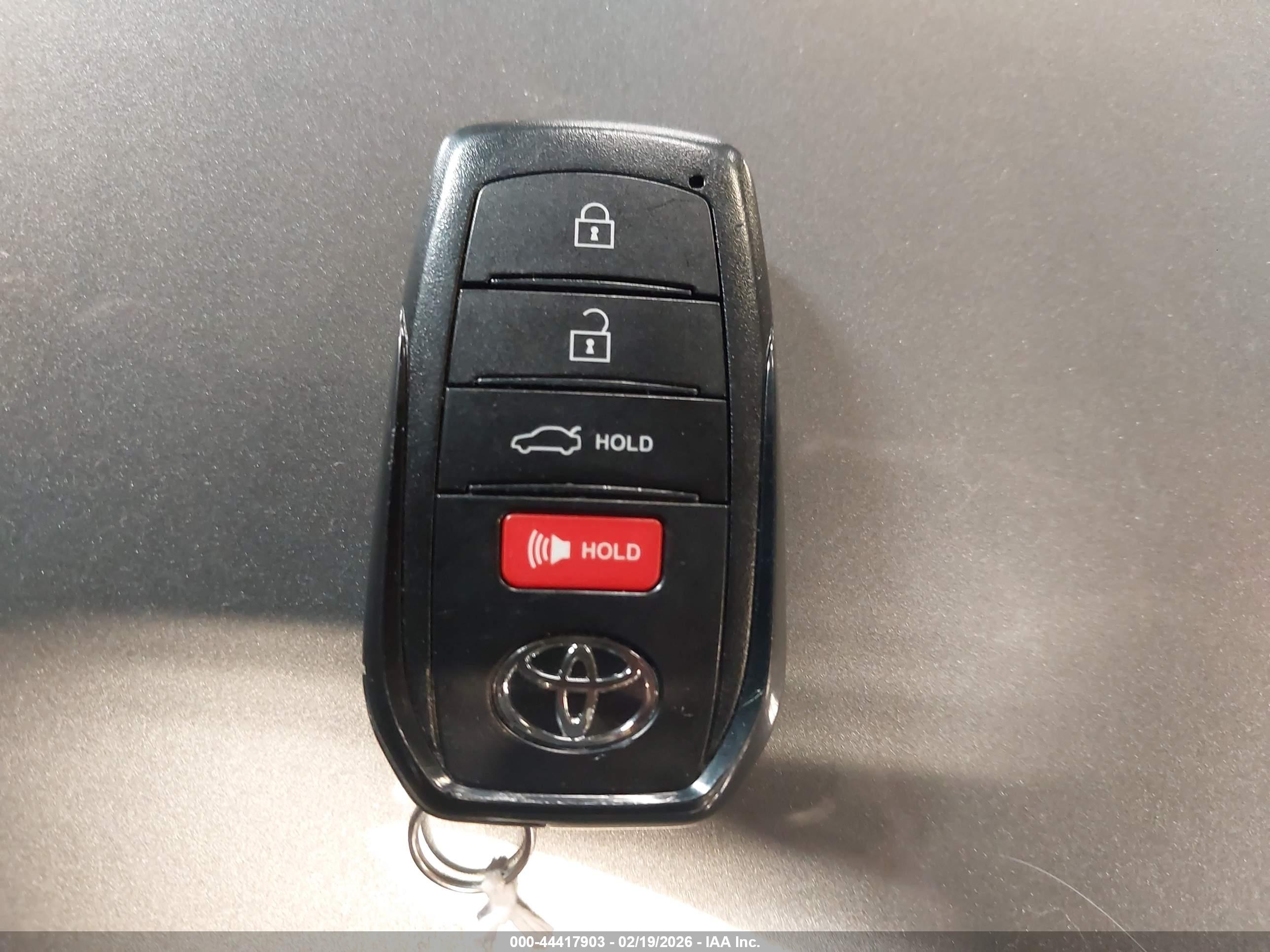 TOYOTA CAMRY image 11