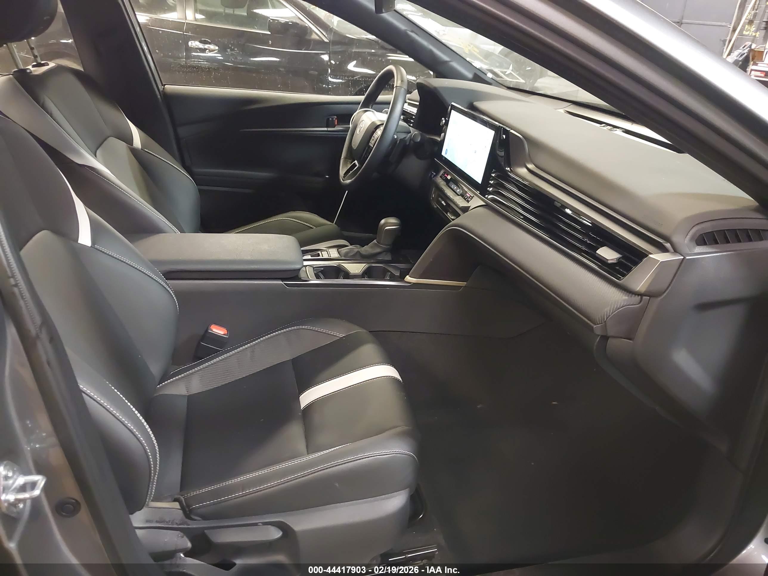 TOYOTA CAMRY image 5