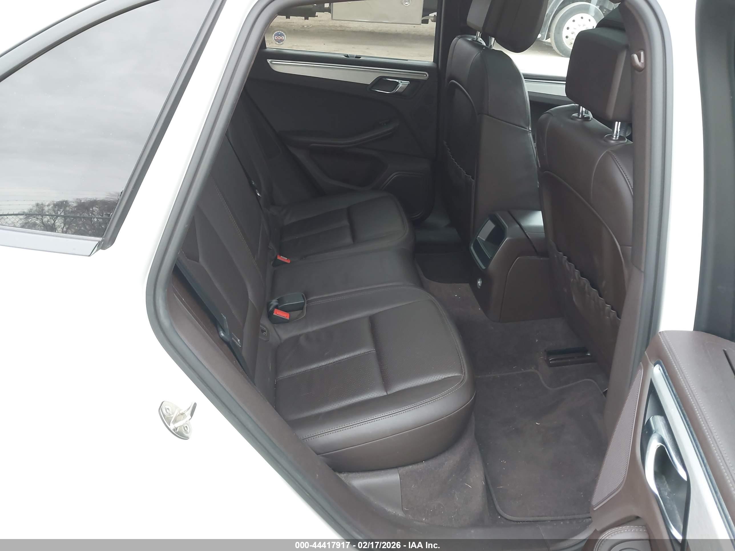 PORSCHE MACAN image 8