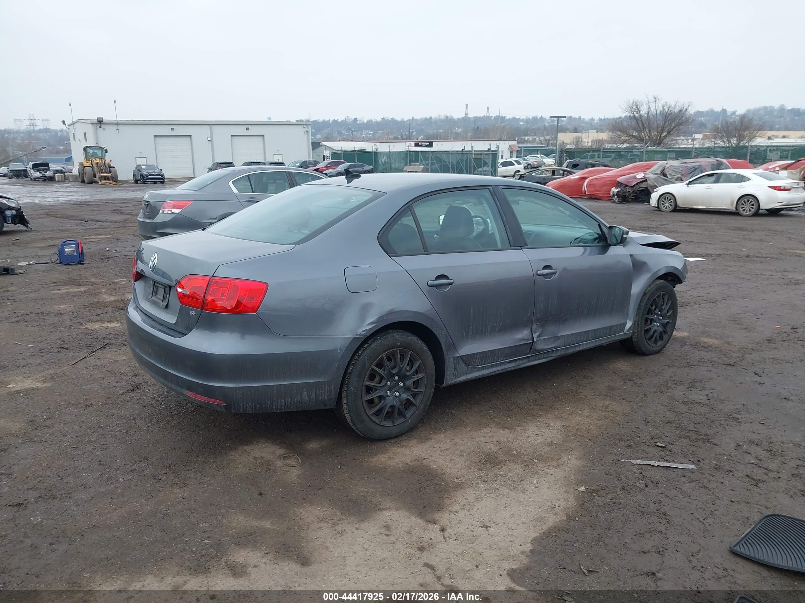 VOLKSWAGEN JETTA image 4