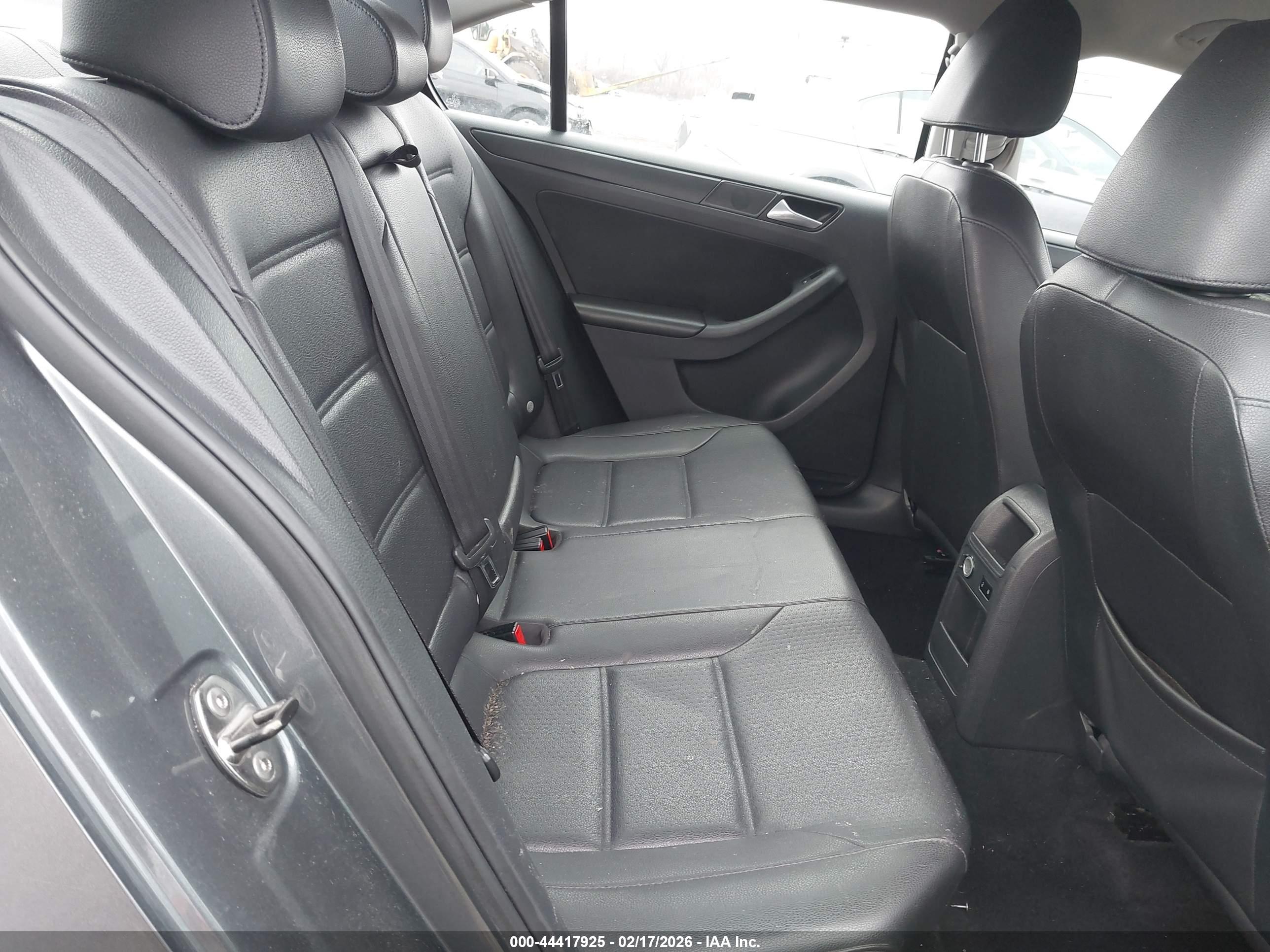VOLKSWAGEN JETTA image 8