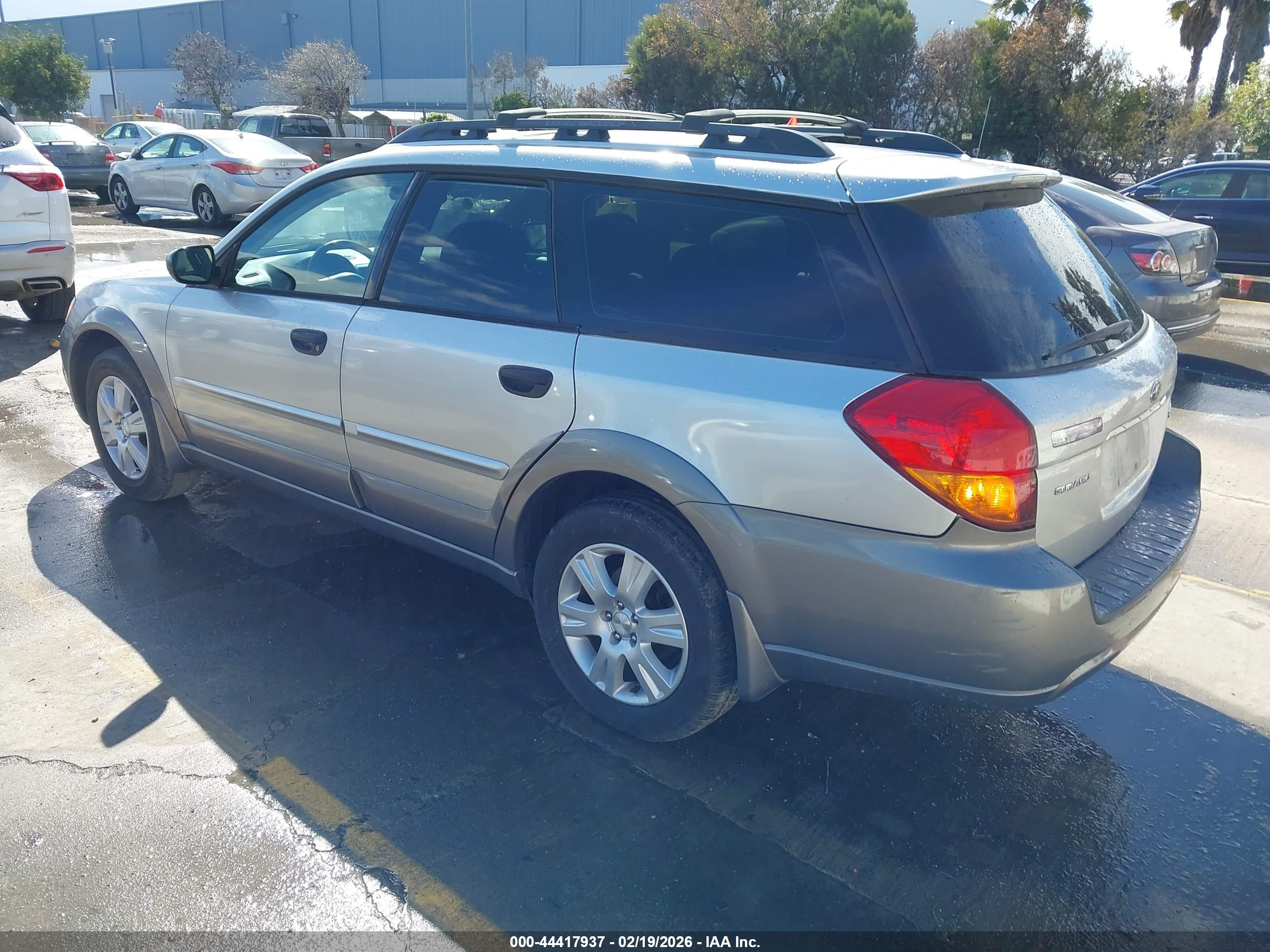 SUBARU OUTBACK image 3