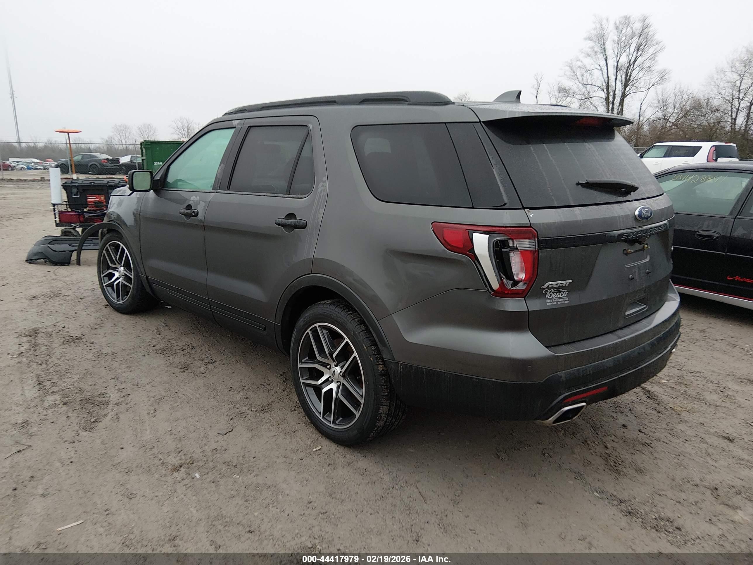 FORD EXPLORER image 3