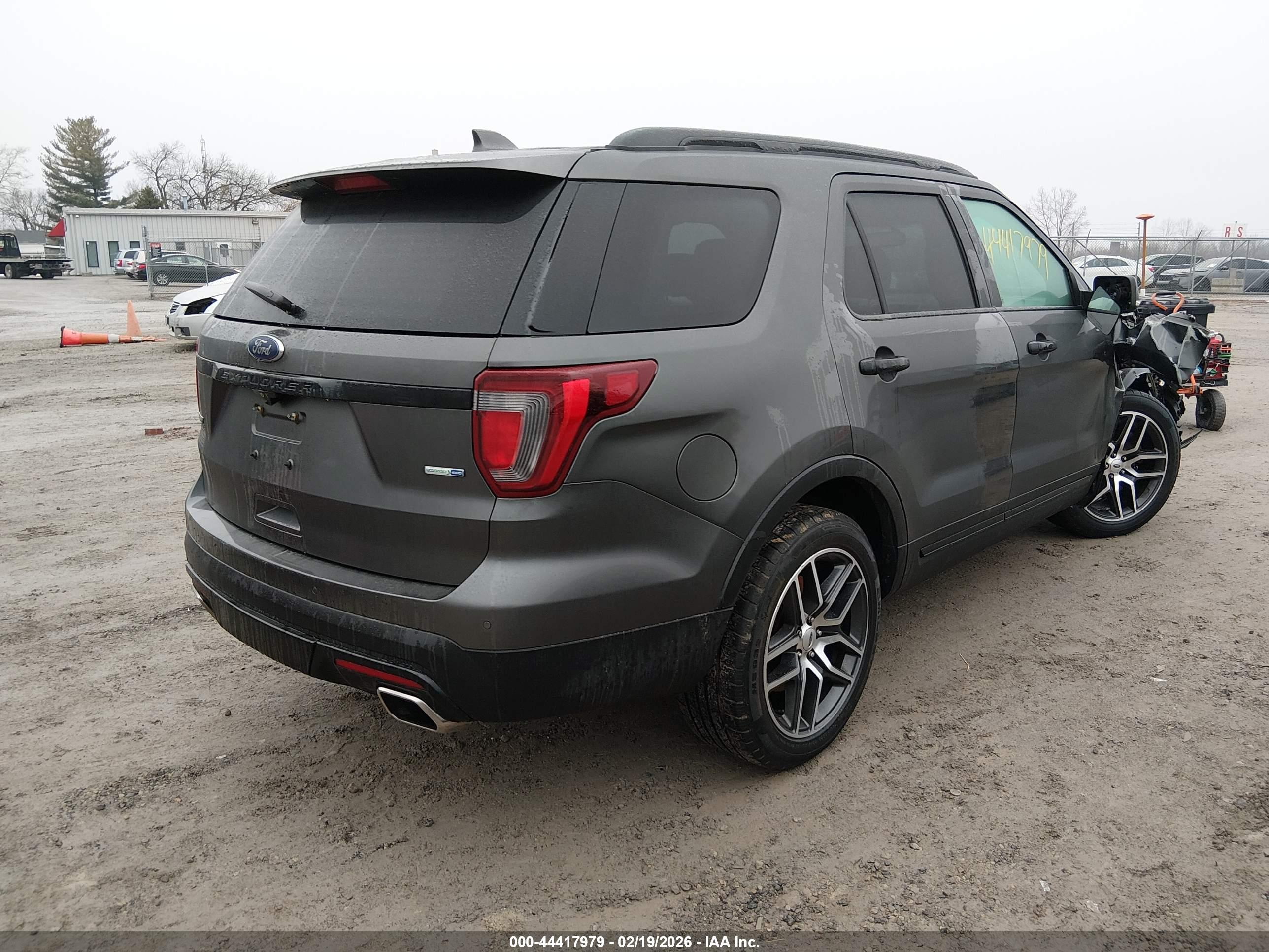 FORD EXPLORER image 4