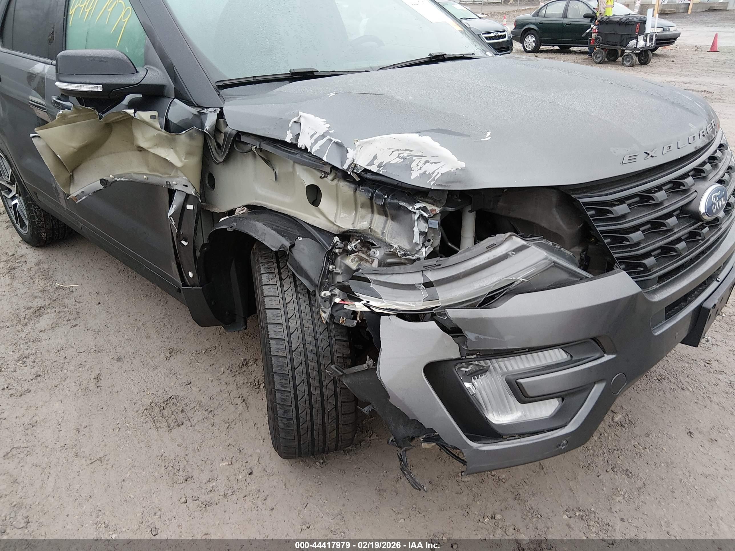 FORD EXPLORER image 6