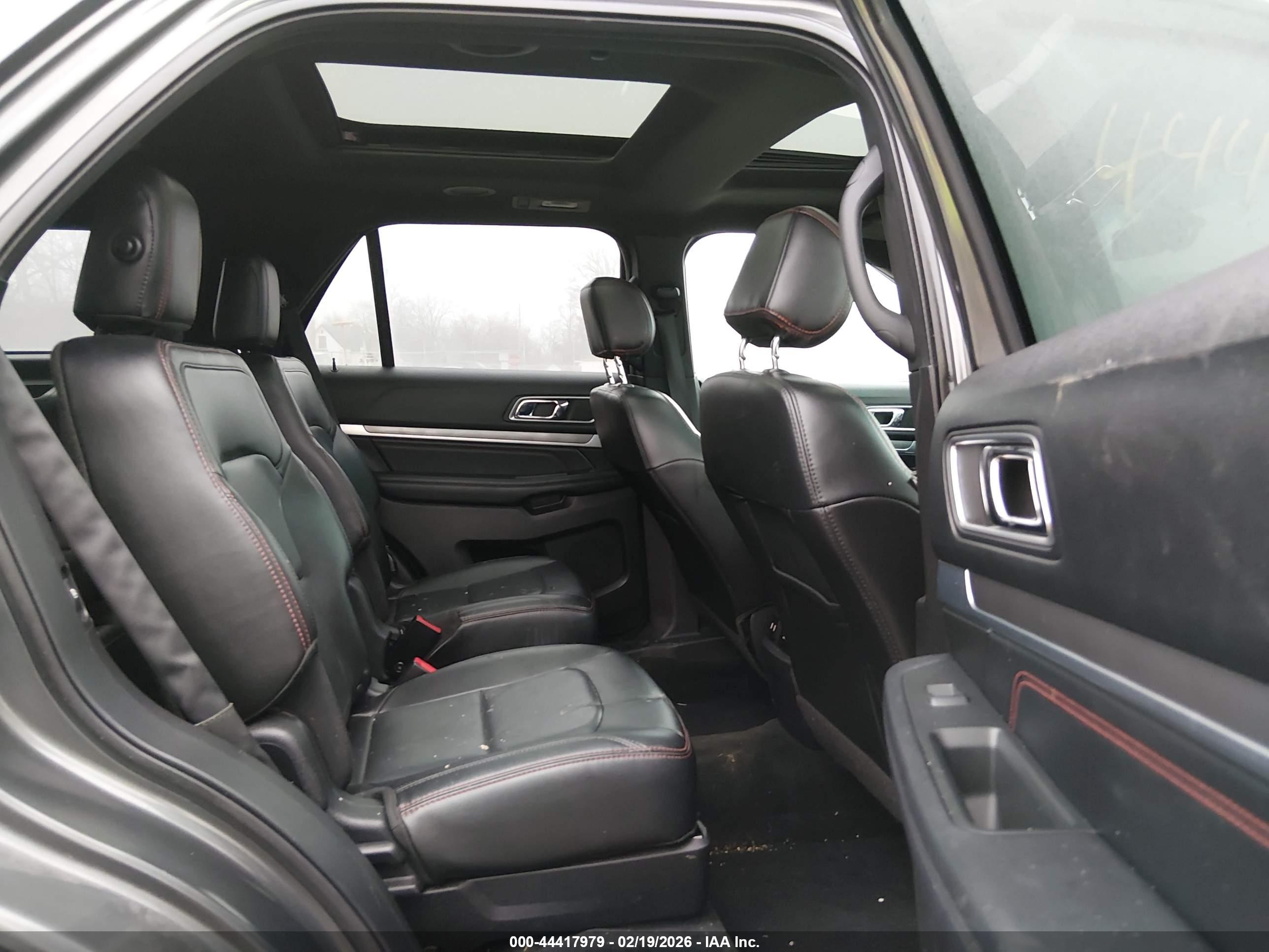 FORD EXPLORER image 8