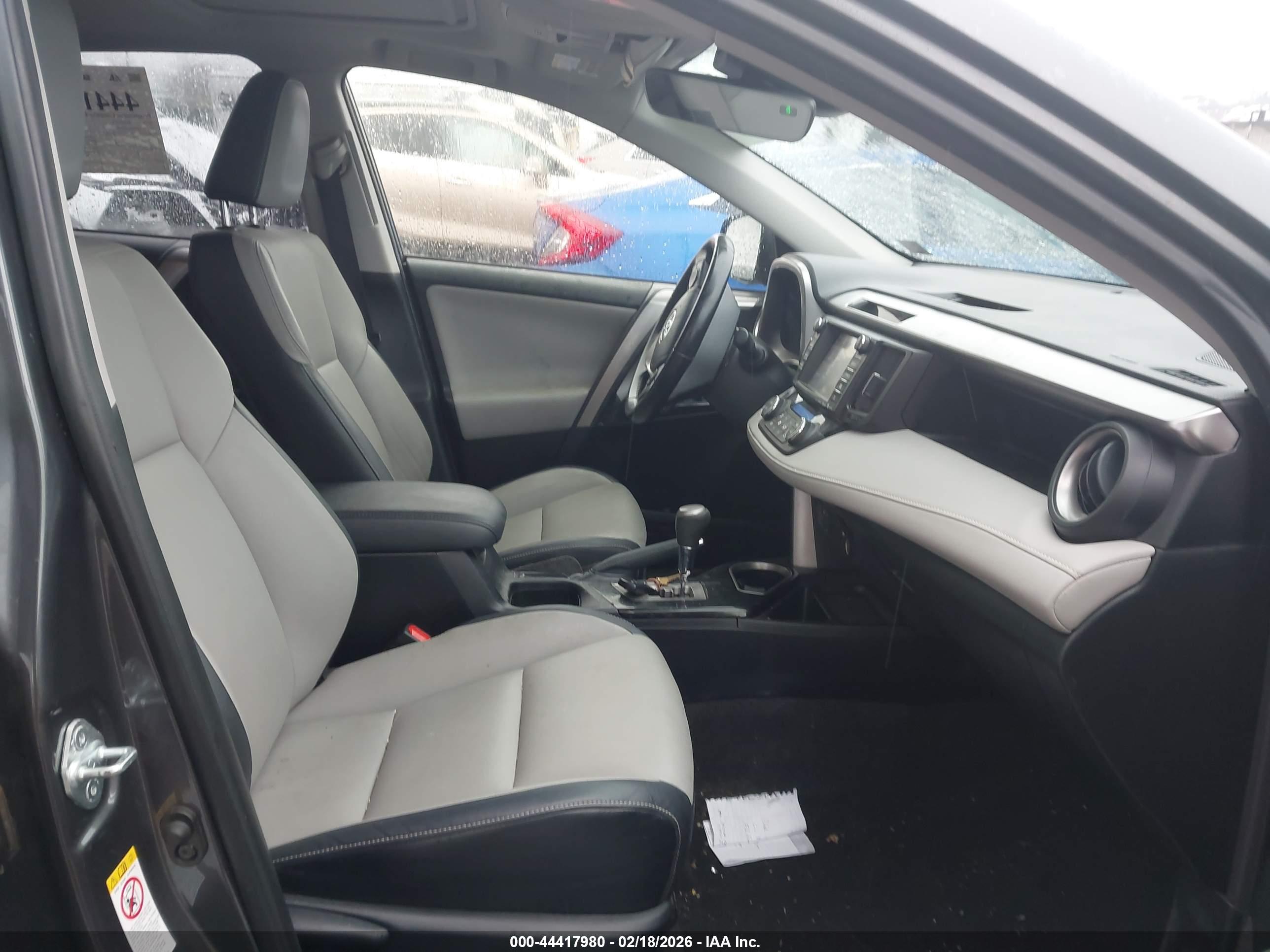TOYOTA RAV4 image 5