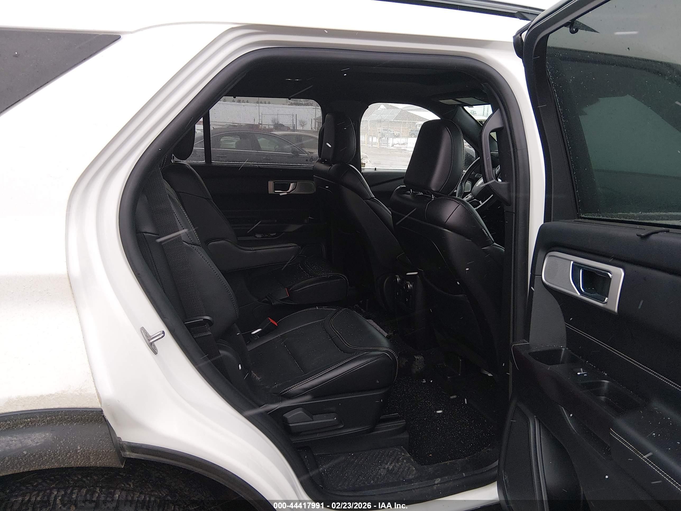 FORD EXPLORER image 8