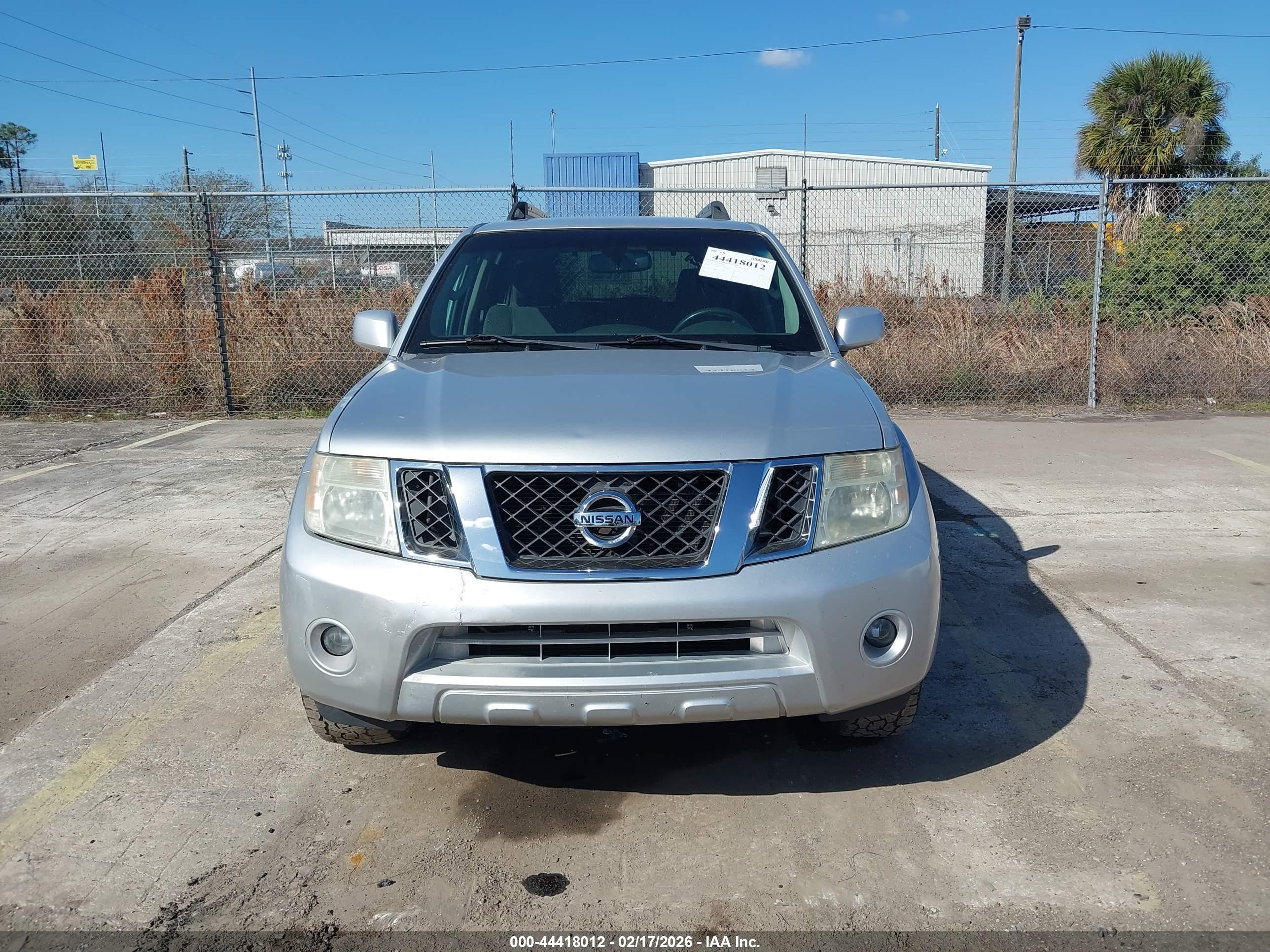 NISSAN PATHFINDER image 6
