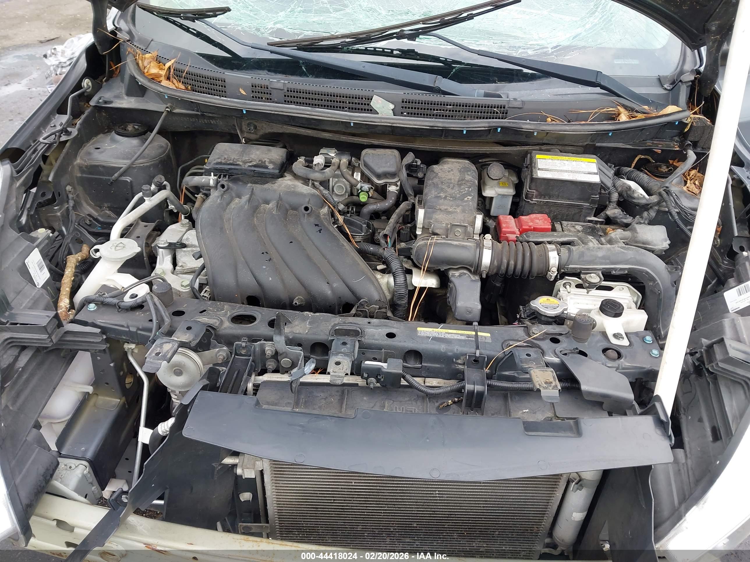 NISSAN VERSA image 10
