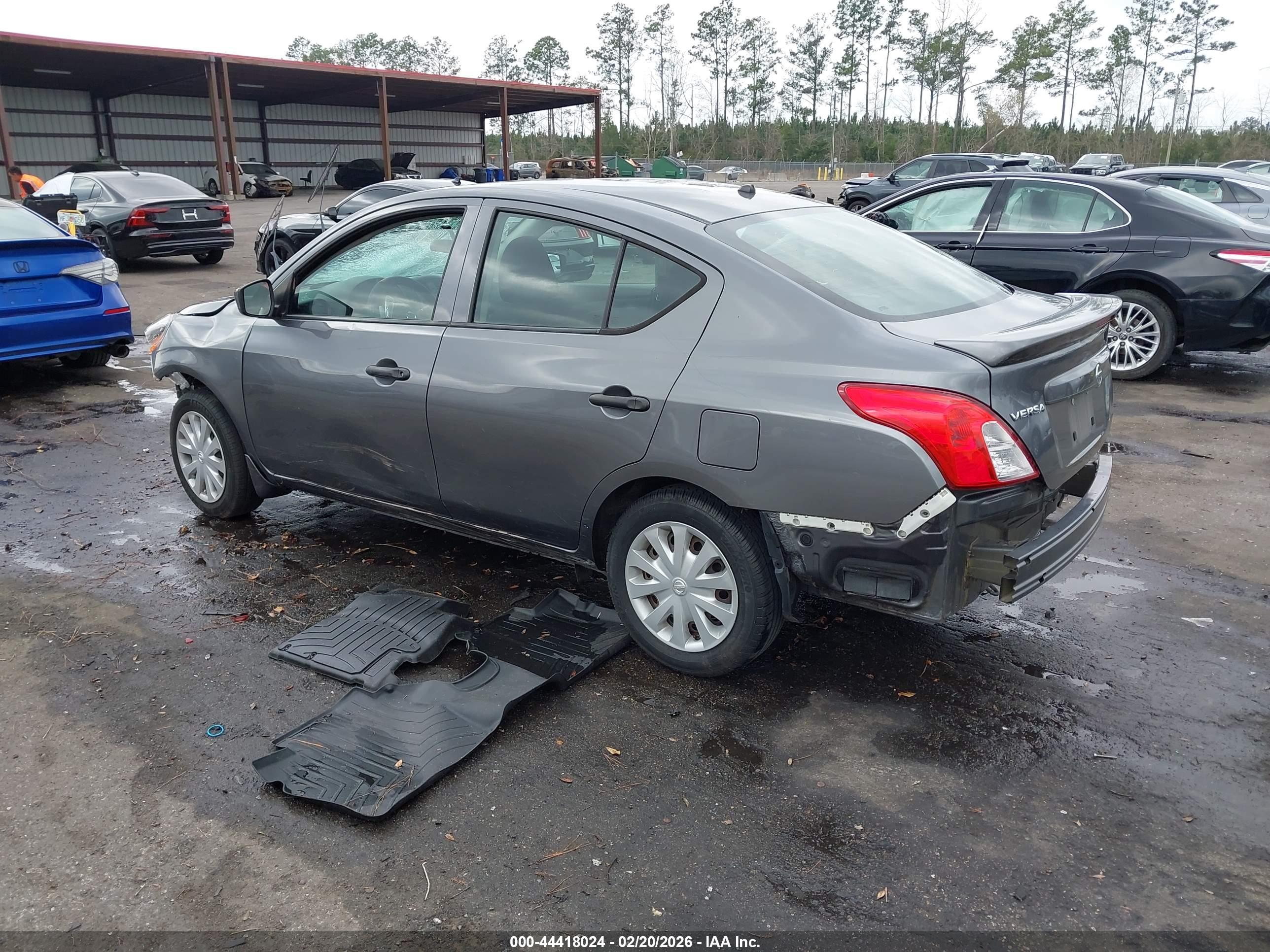 NISSAN VERSA image 3