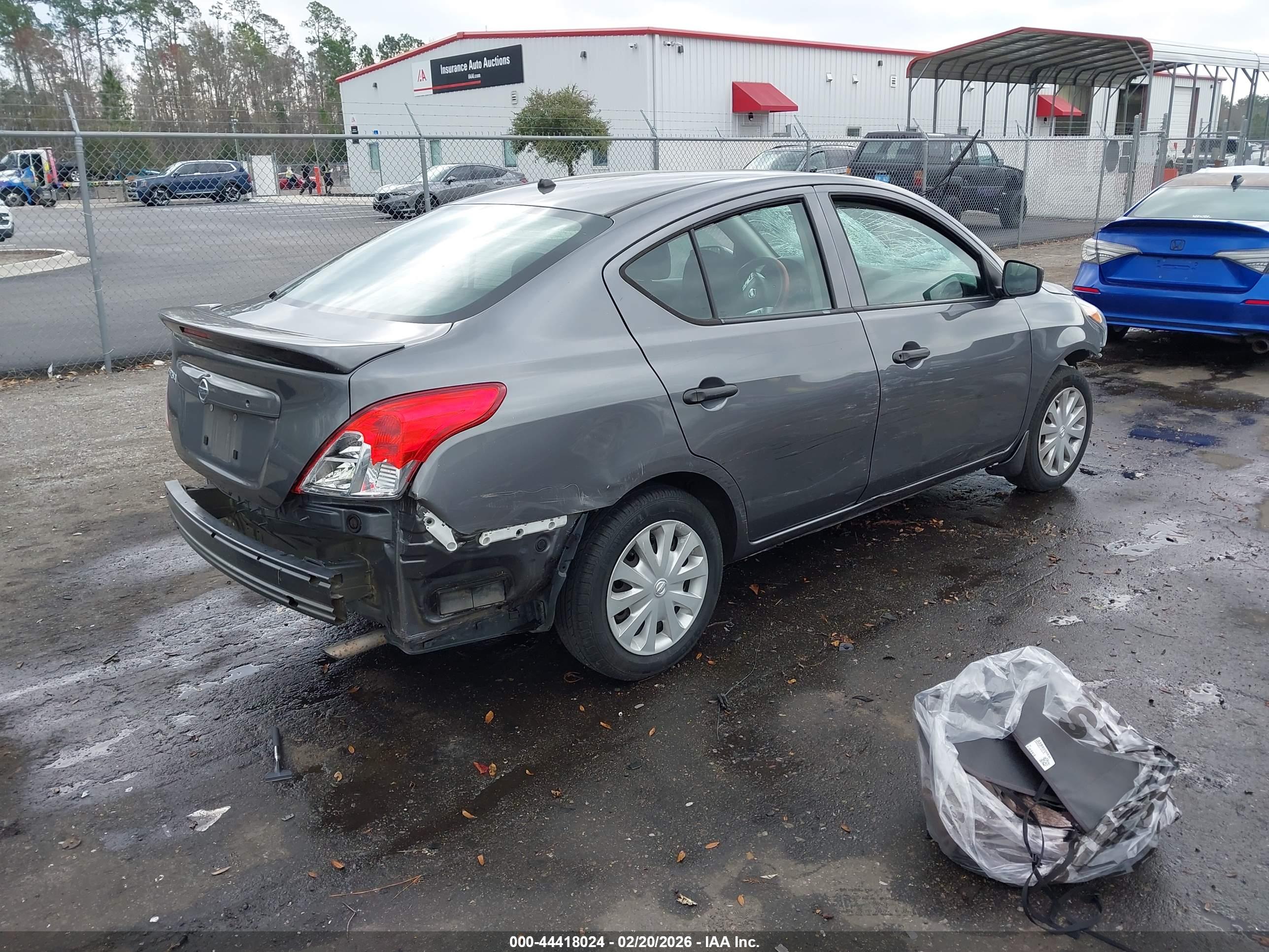NISSAN VERSA image 4