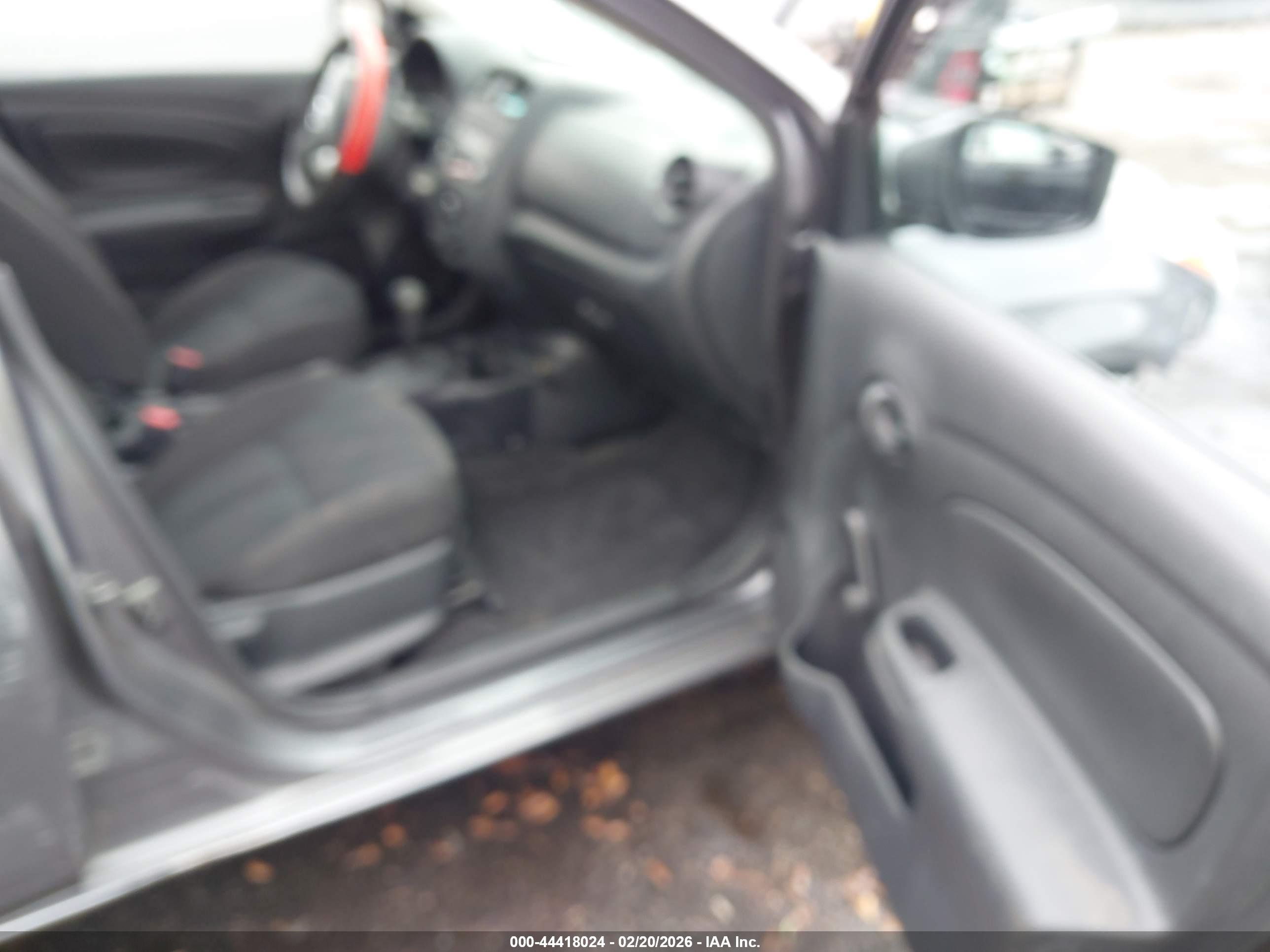 NISSAN VERSA image 5