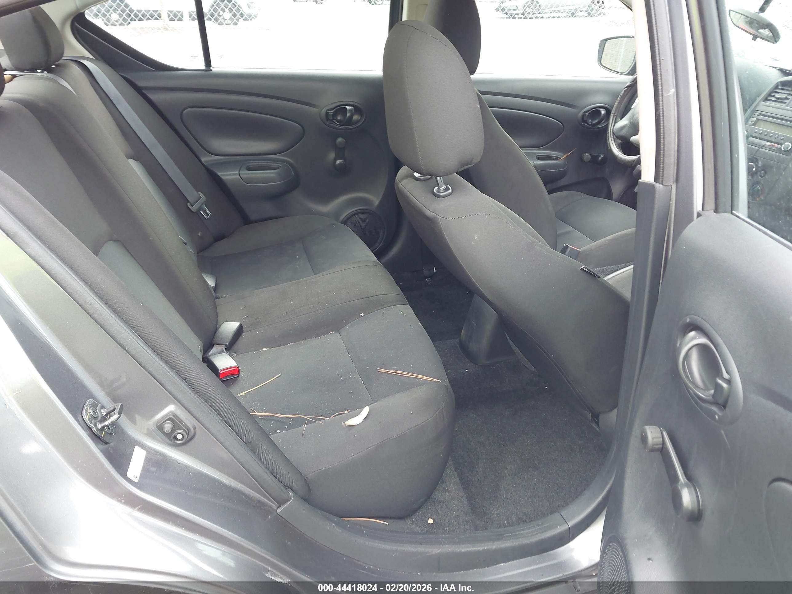 NISSAN VERSA image 8