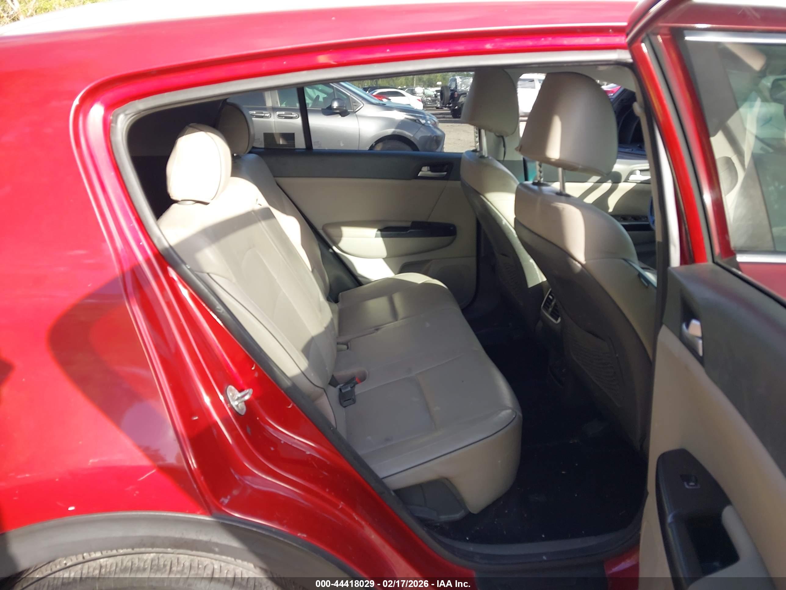 KIA SPORTAGE image 8