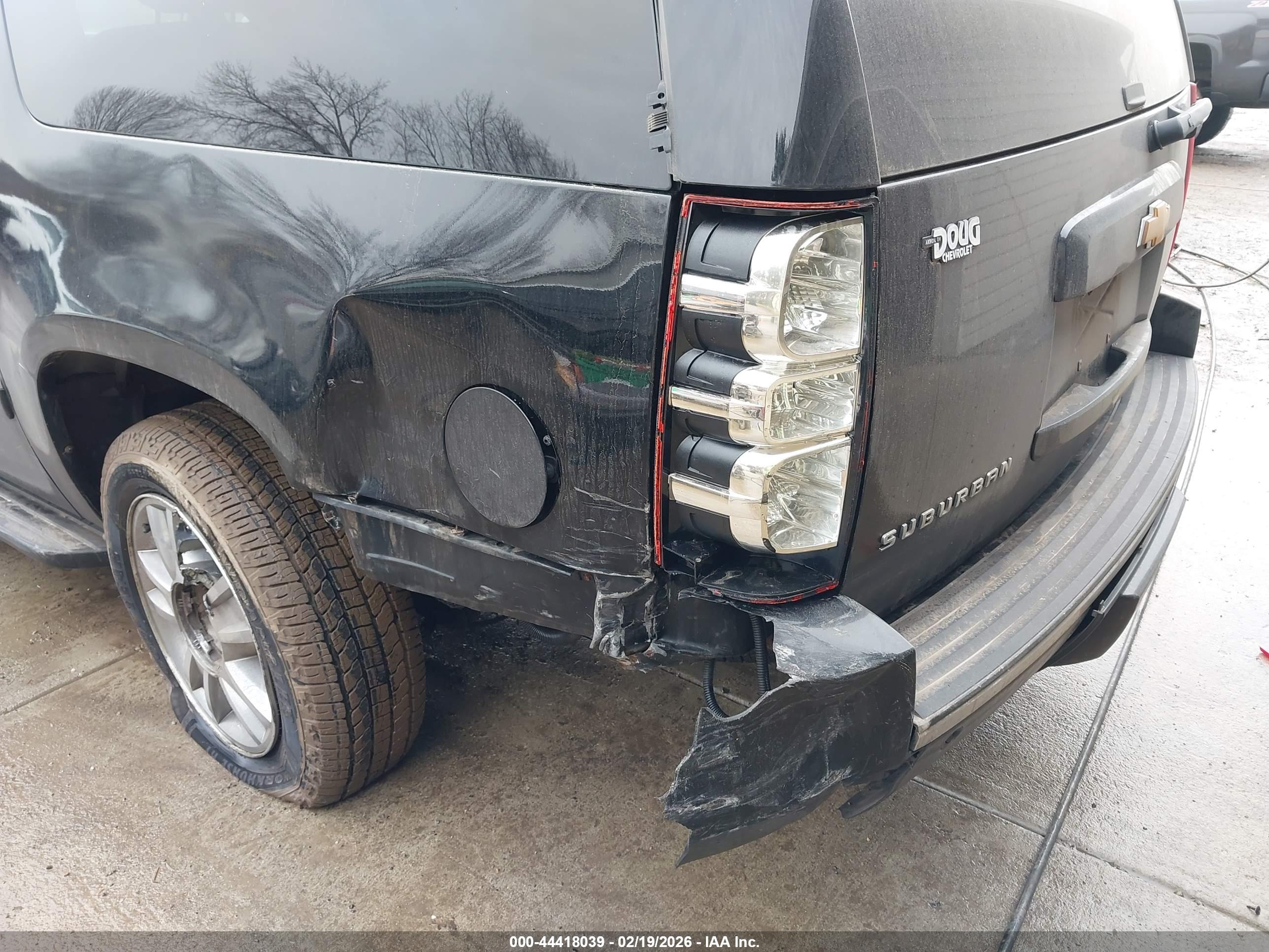 CHEVROLET SUBURBAN image 6